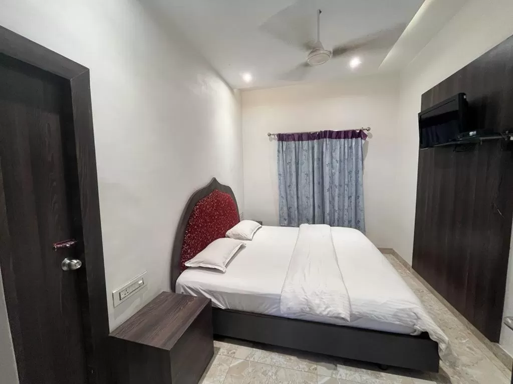 Bed in Hotel Rani Palace at Lake Fatehsagar