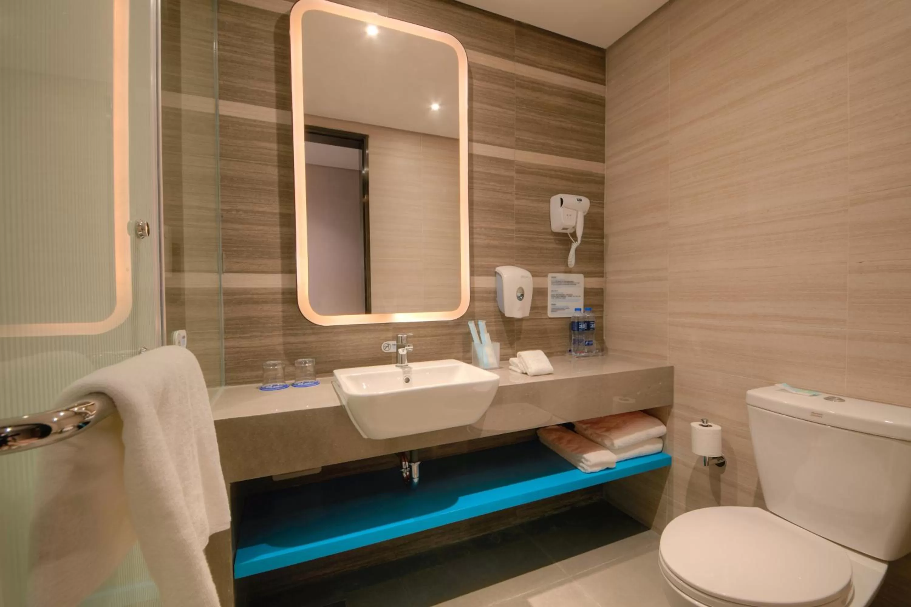 Bathroom in Holiday Inn Express Hangzhou East Station by IHG