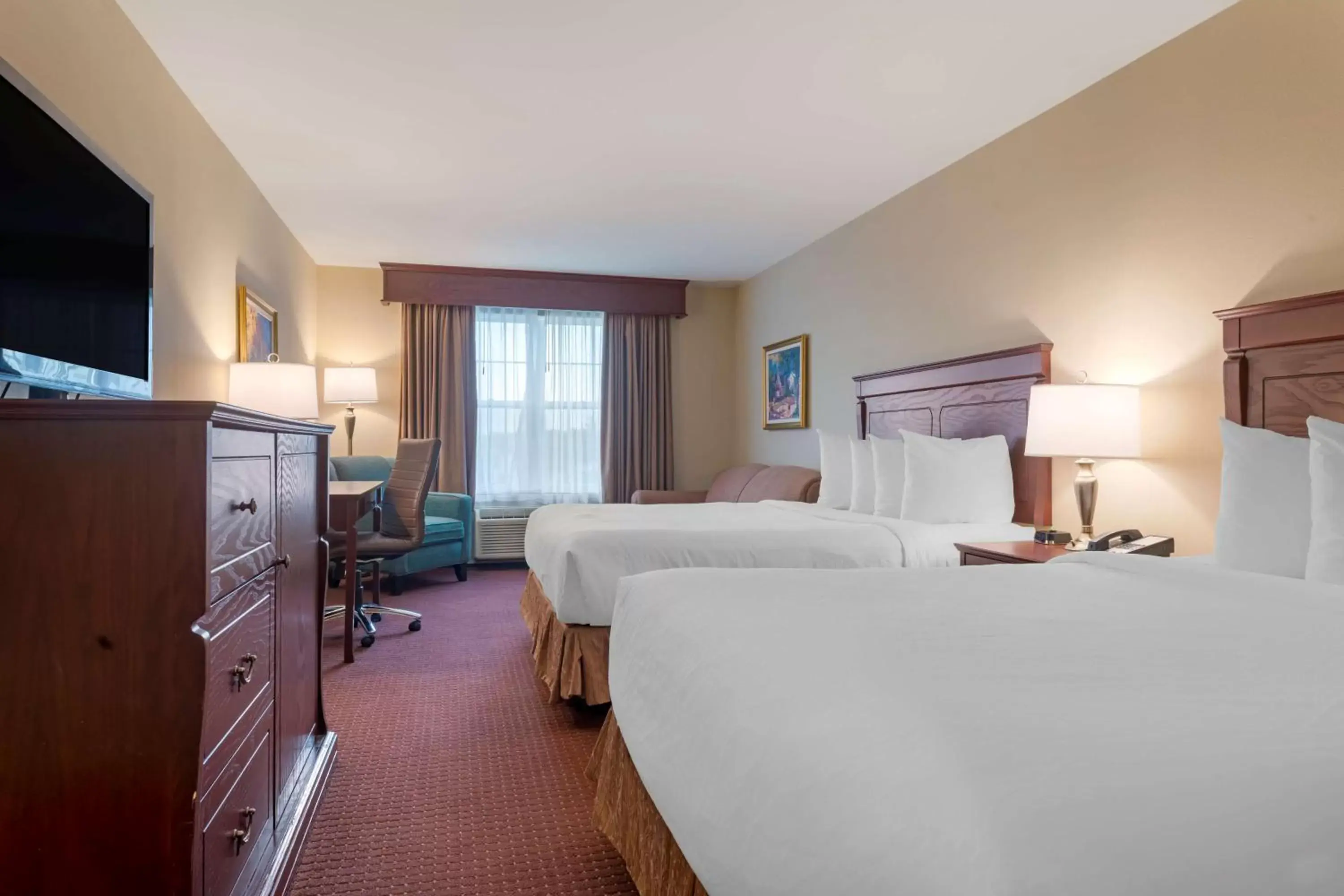 Bedroom in Best Western Plus Fredericton Hotel & Suites