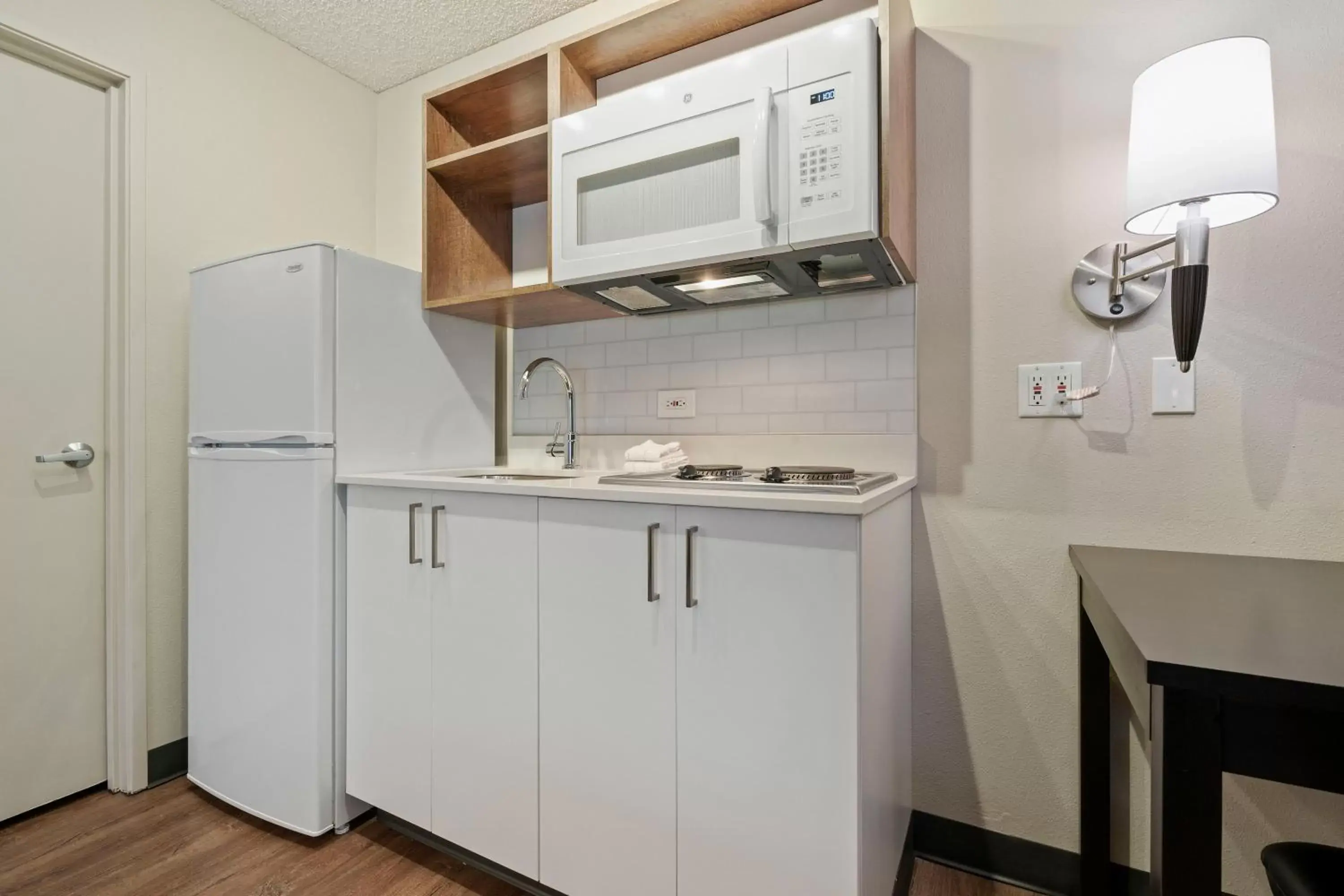 Kitchen or kitchenette, Kitchen/Kitchenette in Extended Stay America Suites - Seattle - Redmond