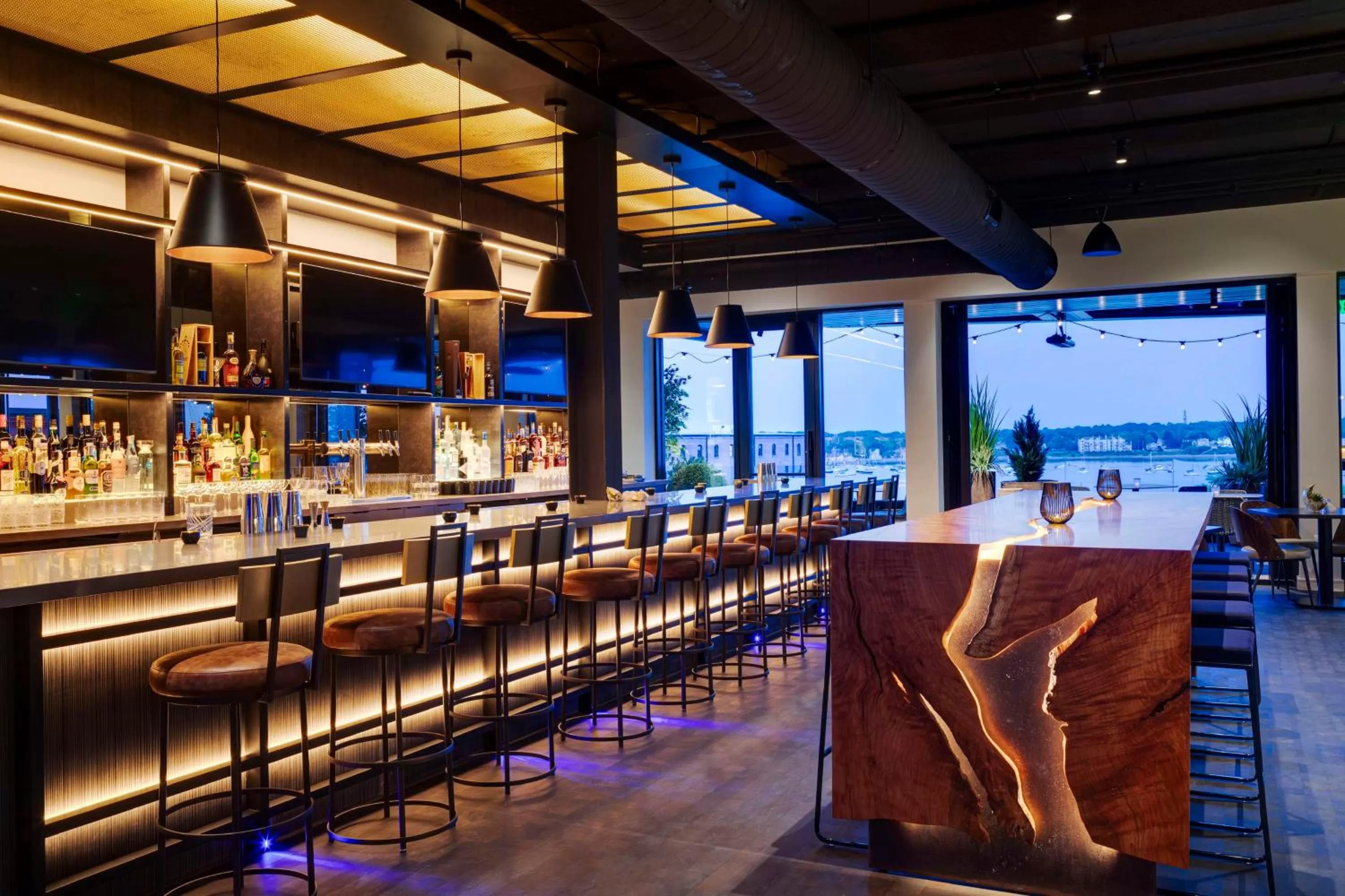 Lounge or bar in Canopy By Hilton Portland Waterfront