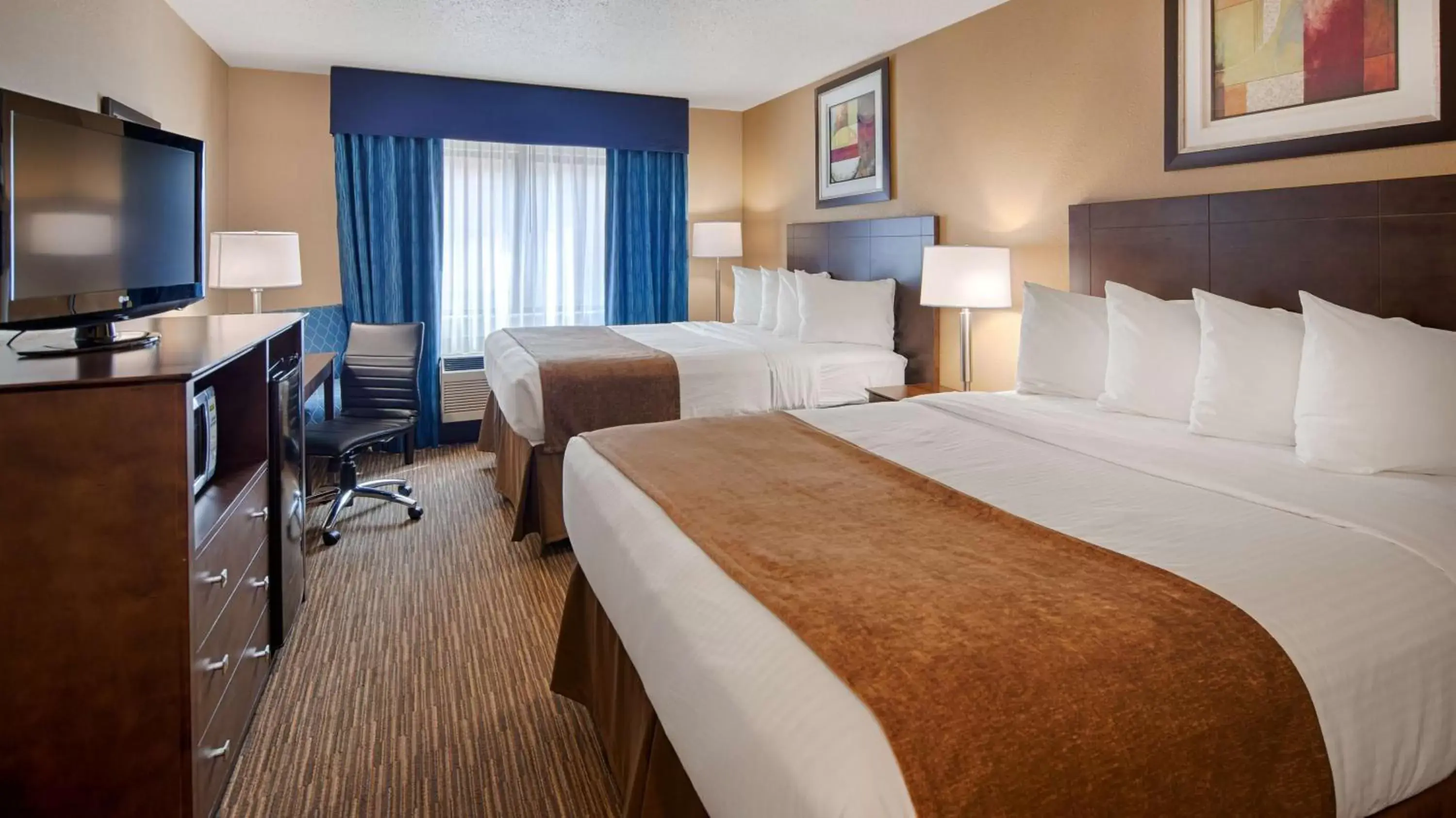 Photo of the whole room, Bed in Best Western Port Huron Blue Water Bridge