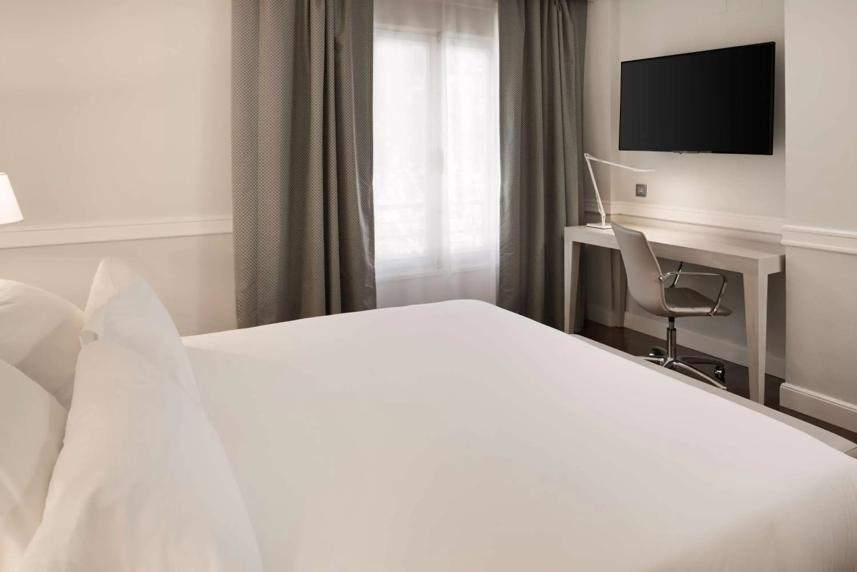 Bedroom, Bed in NH Collection Gran Hotel de Zaragoza