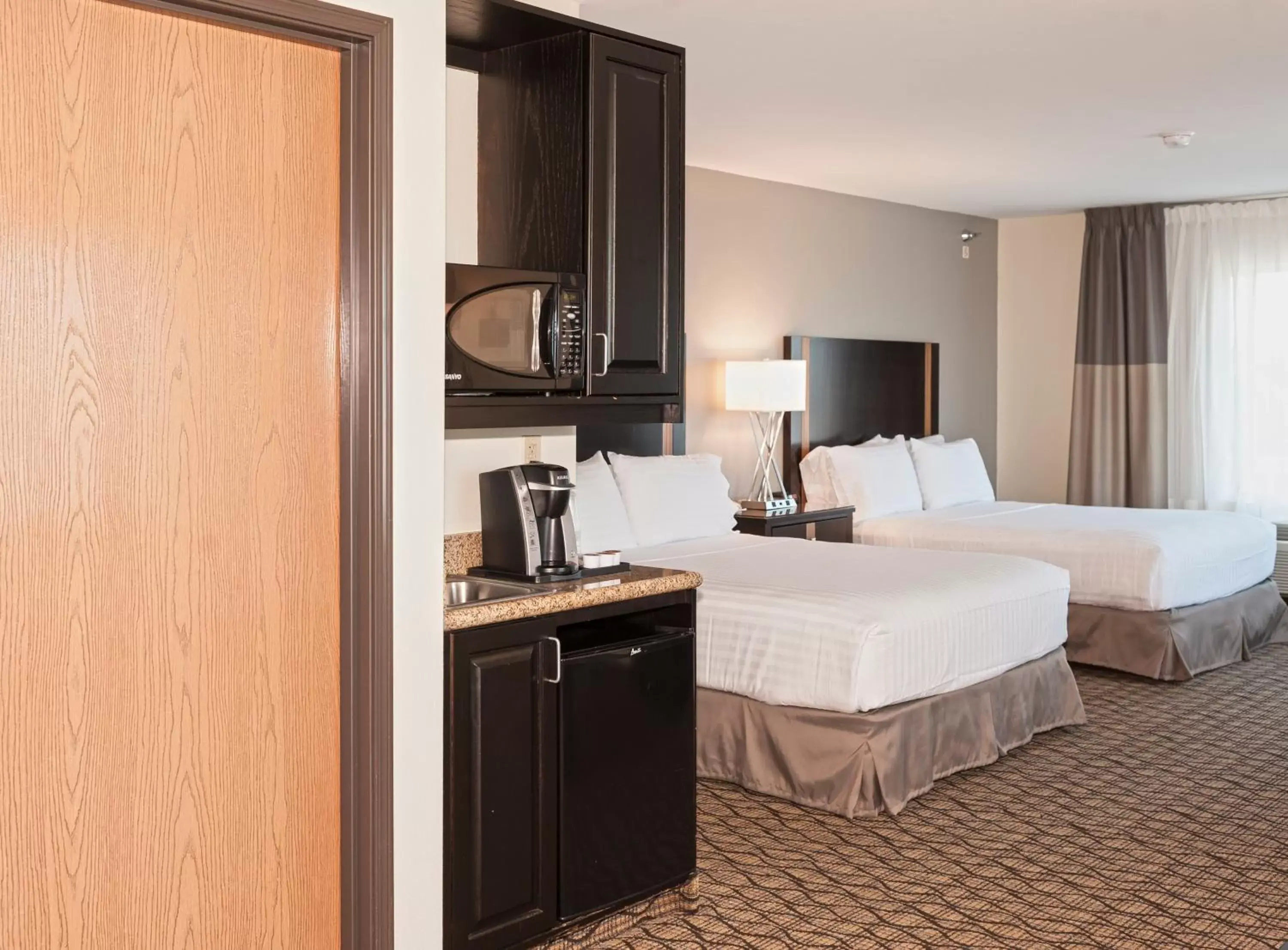 Photo of the whole room, Bed in Holiday Inn Express Hotel & Suites Chanhassen, an IHG Hotel