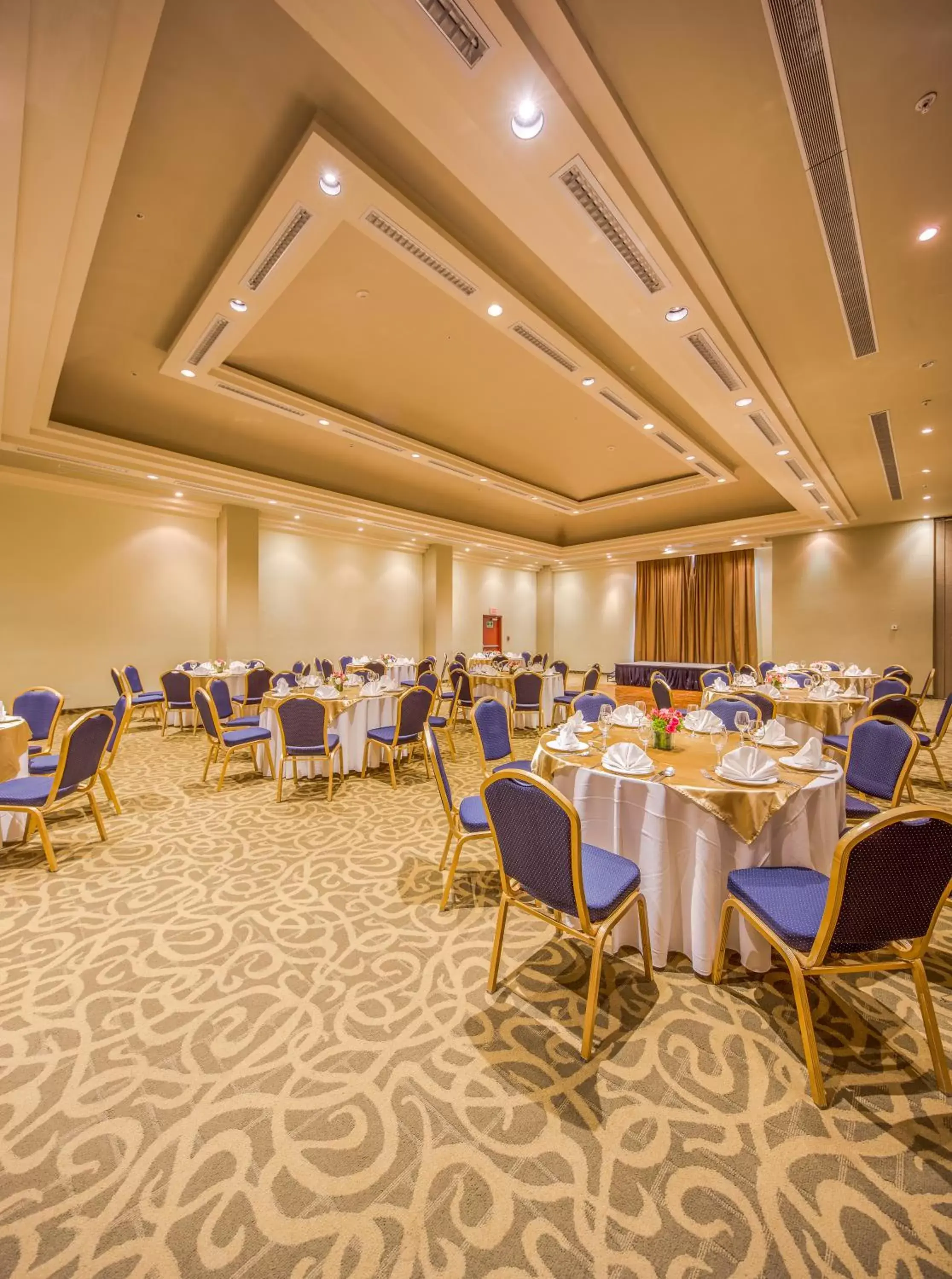 Banquet/Function facilities, Restaurant/Places to Eat in Crowne Plaza Monterrey Aeropuerto, an IHG Hotel