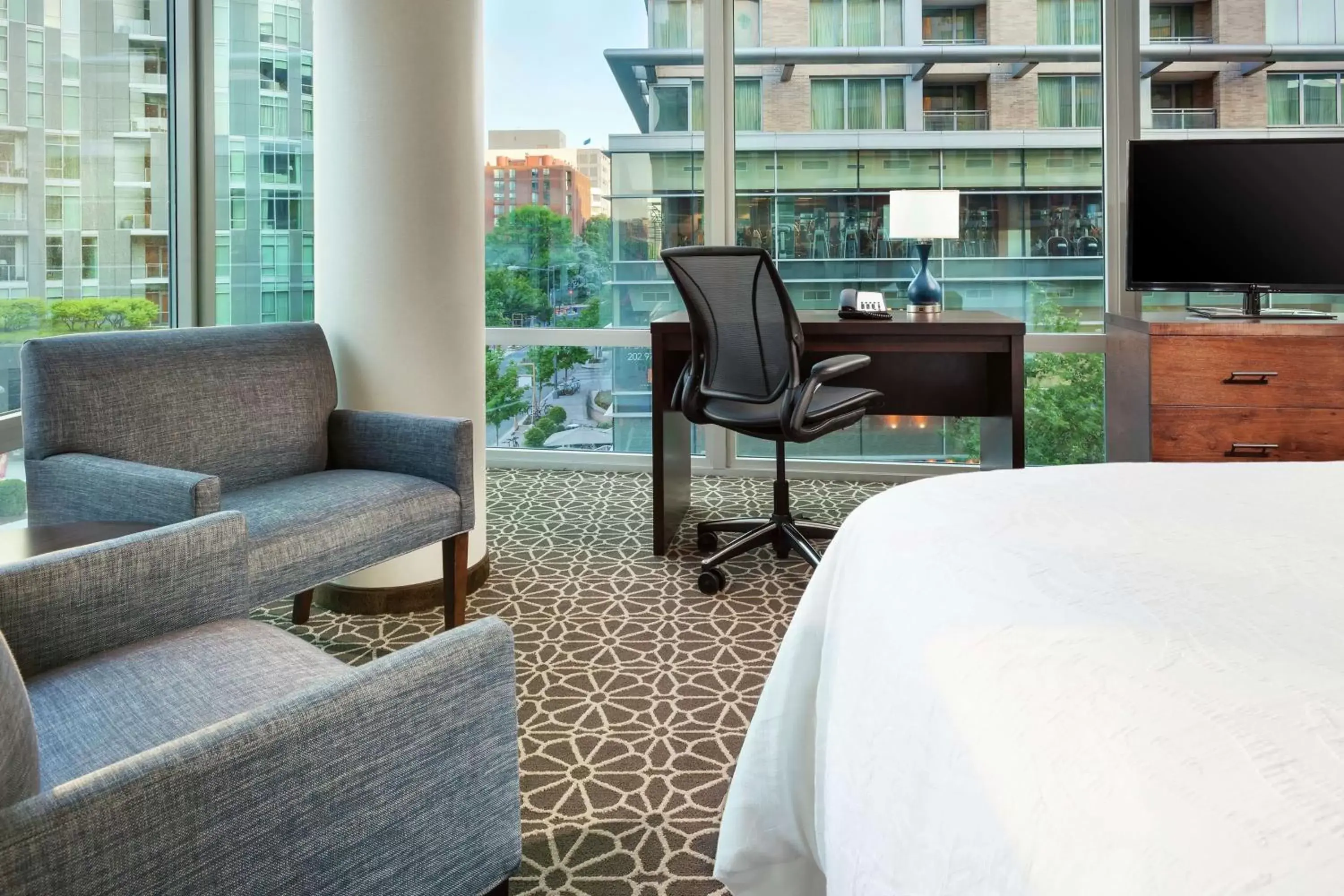 Bedroom, Seating Area in Hilton Garden Inn Washington DC/Georgetown Area