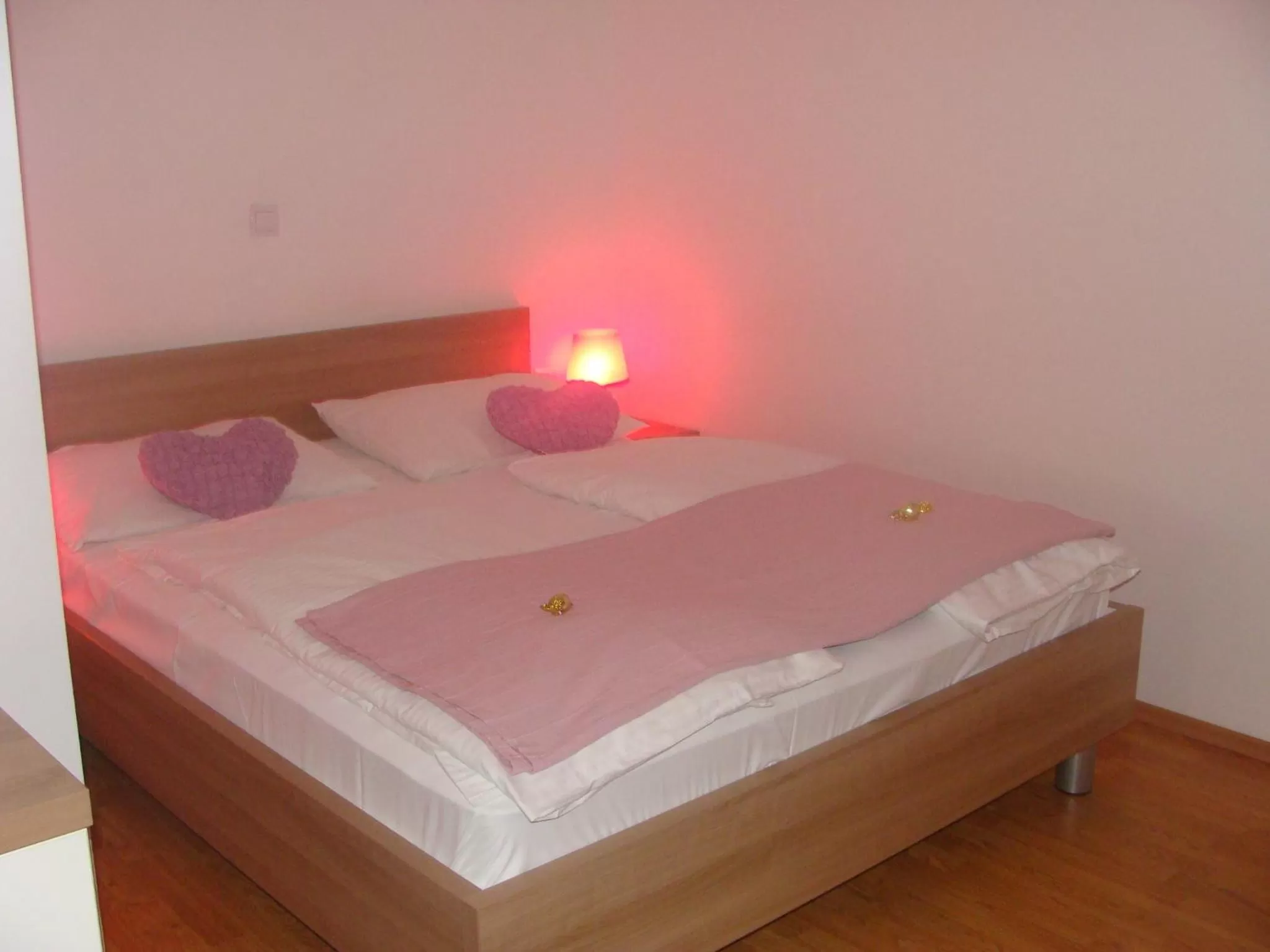 Photo of the whole room, Bed in Lugarnica
