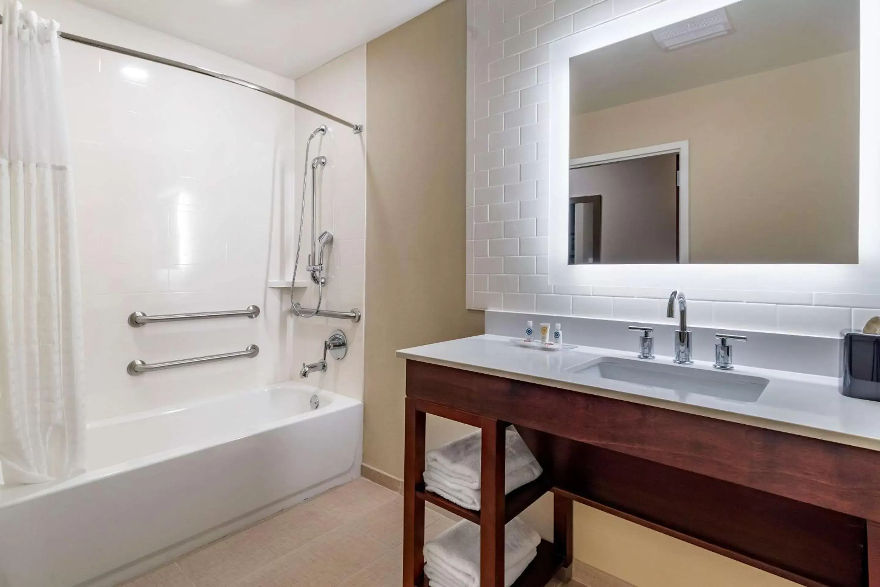 Photo of the whole room, Bathroom in Comfort Suites