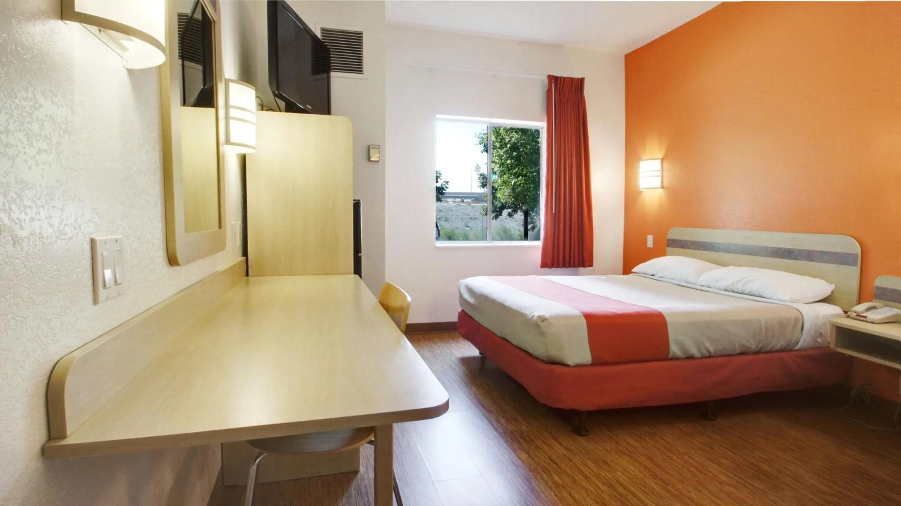 Bedroom, Bed in Motel 6 Lehi, UT - Thanksgiving Point