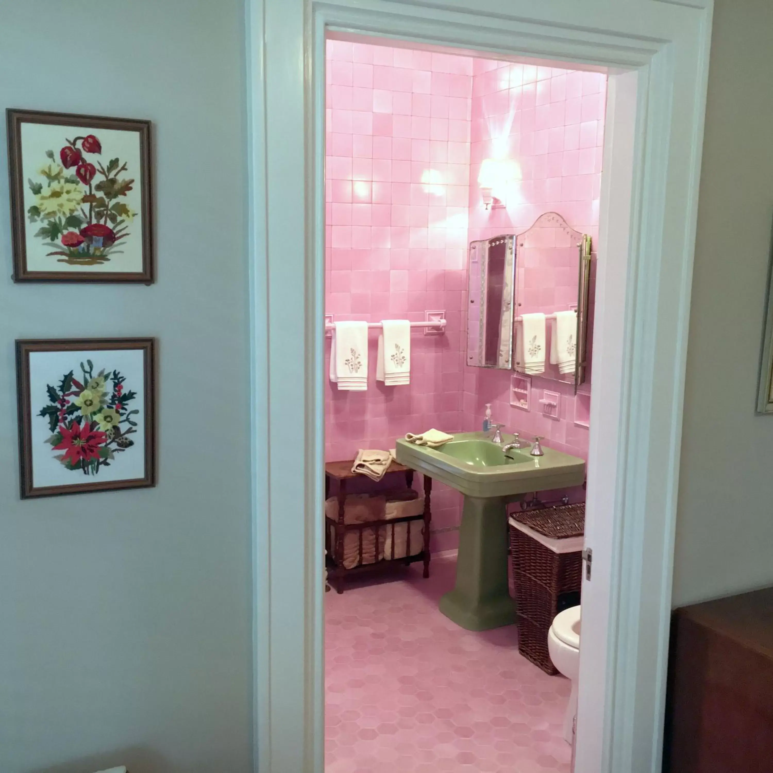 King Room in The Parsonage Inn B&B King Room in The Parsonage Inn B&B