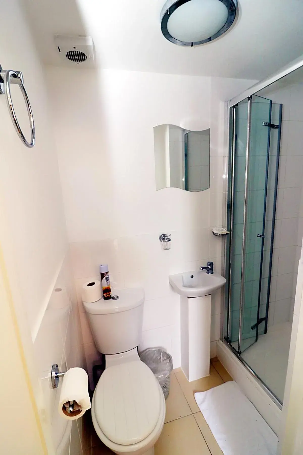 Shower, Bathroom in Kings Cross Hotel London