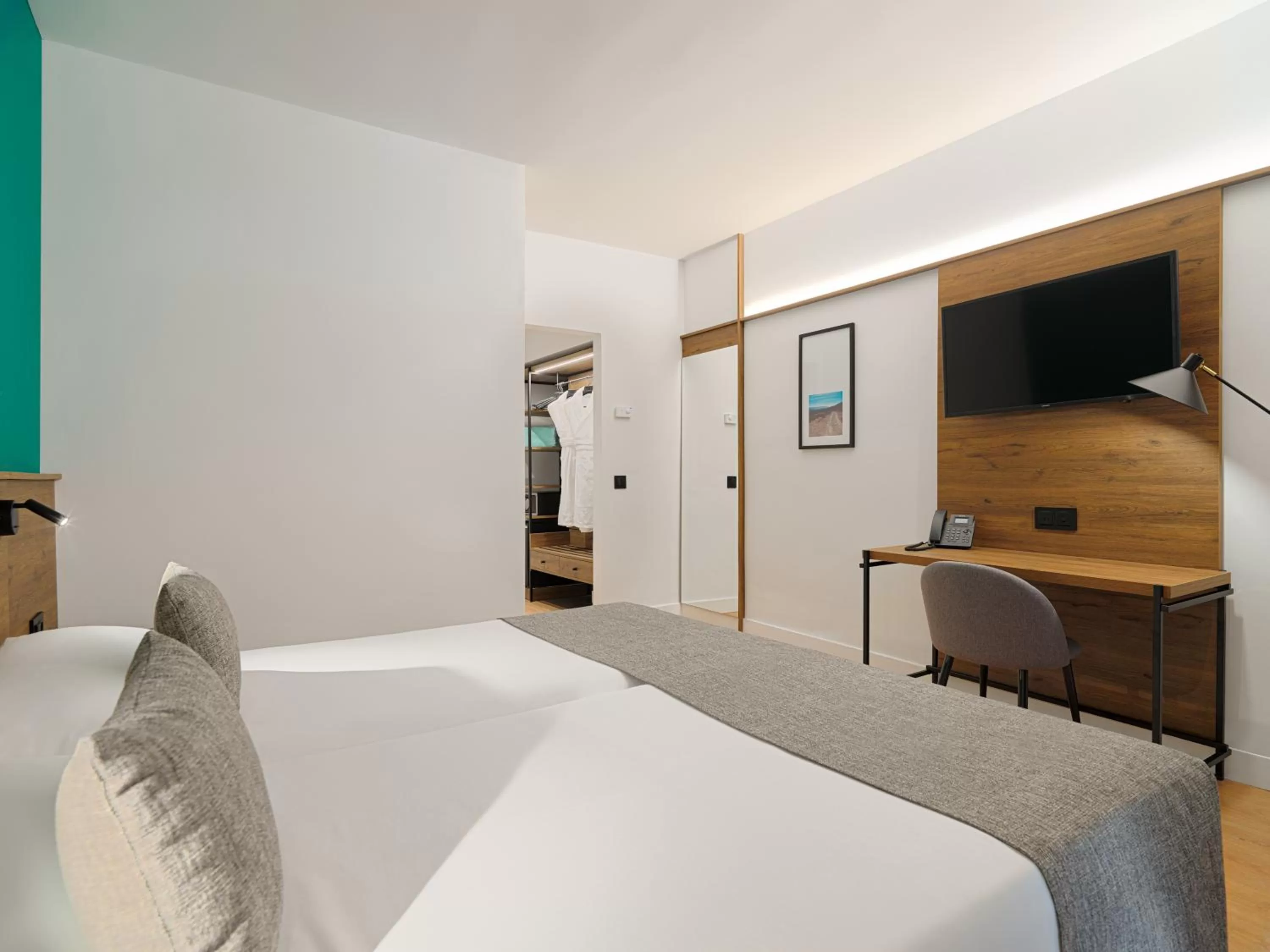 Photo of the whole room, Bed in FERGUS Puerto de la Cruz