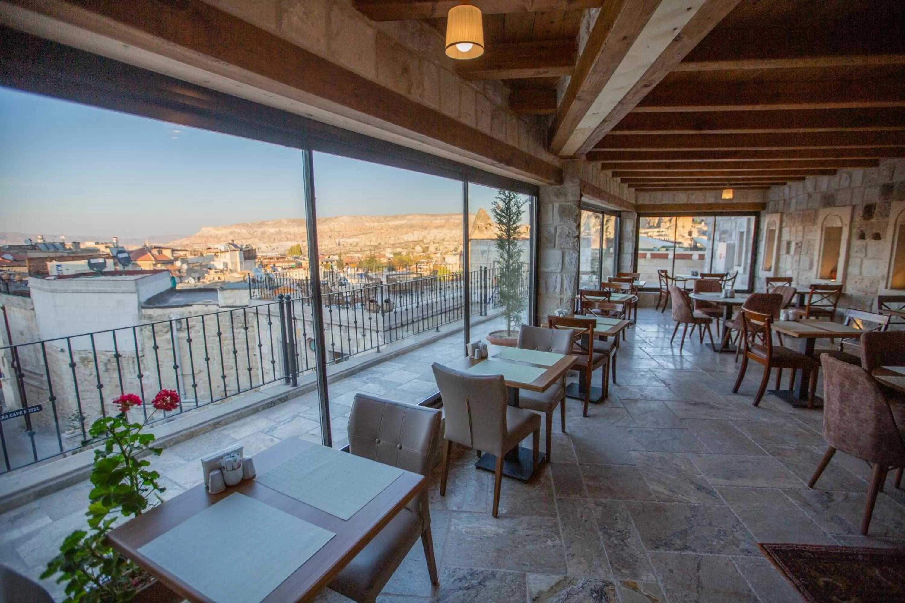 Restaurant/places to eat in Zara Cave Hotel