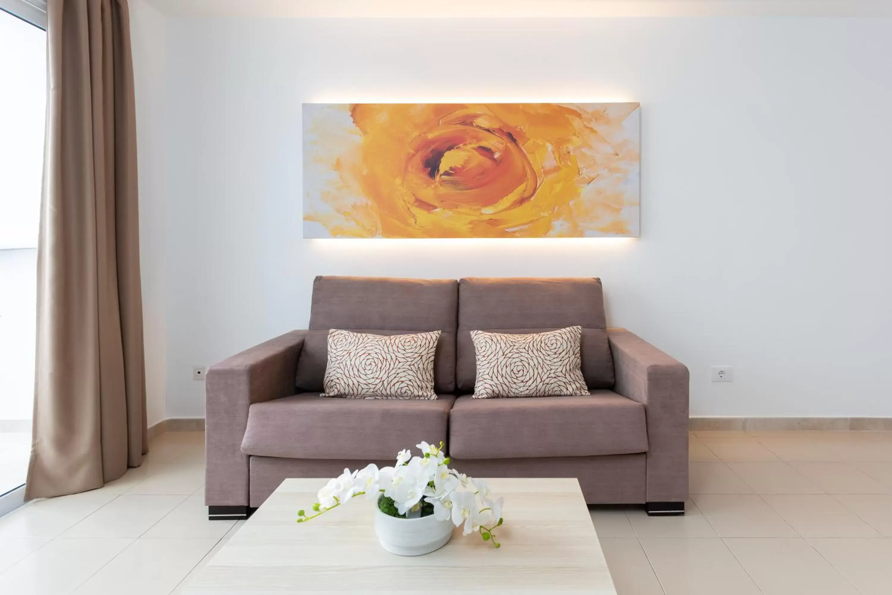 Living room in Globales Tamaimo Tropical Living room in Globales Tamaimo Tropical