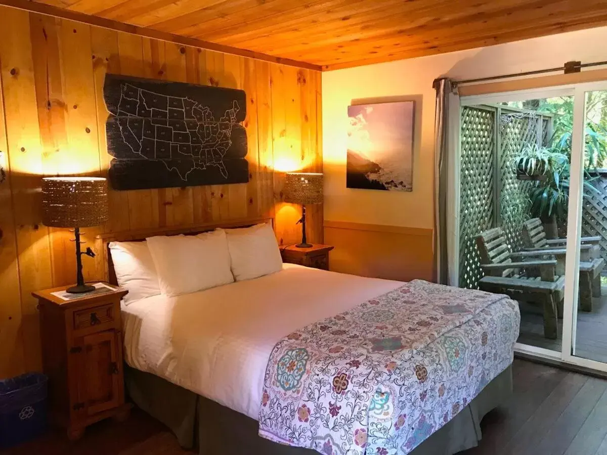 Bedroom, Bed in Fernwood Resort