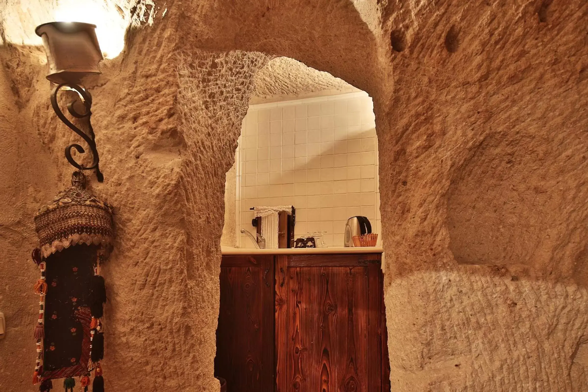 Coffee/tea facilities, Kitchen/Kitchenette in Cappadocia Cave Suites