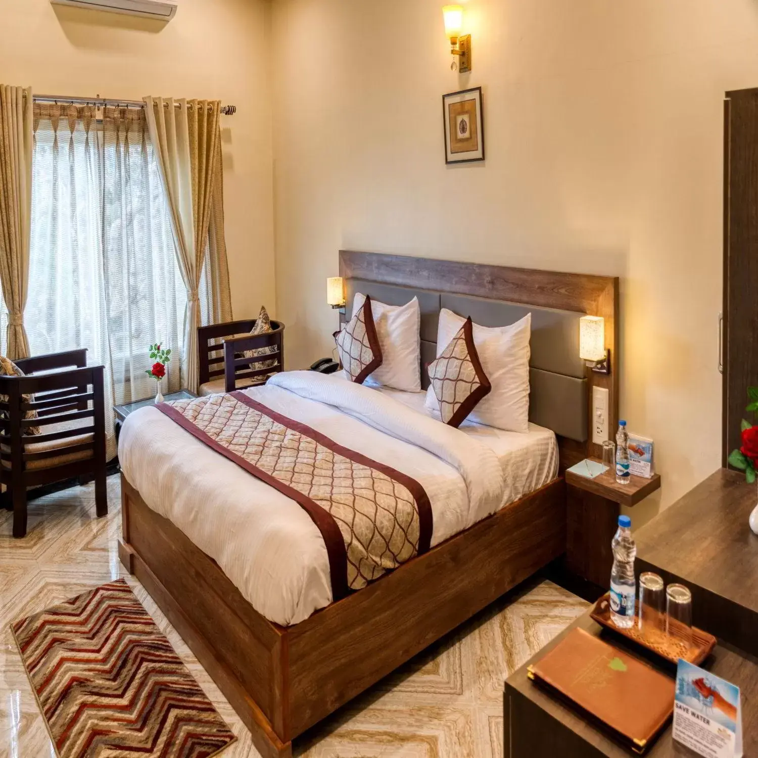 Photo of the whole room, Bed in The Walnut Creek Photo of the whole room, Bed in The Walnut Creek