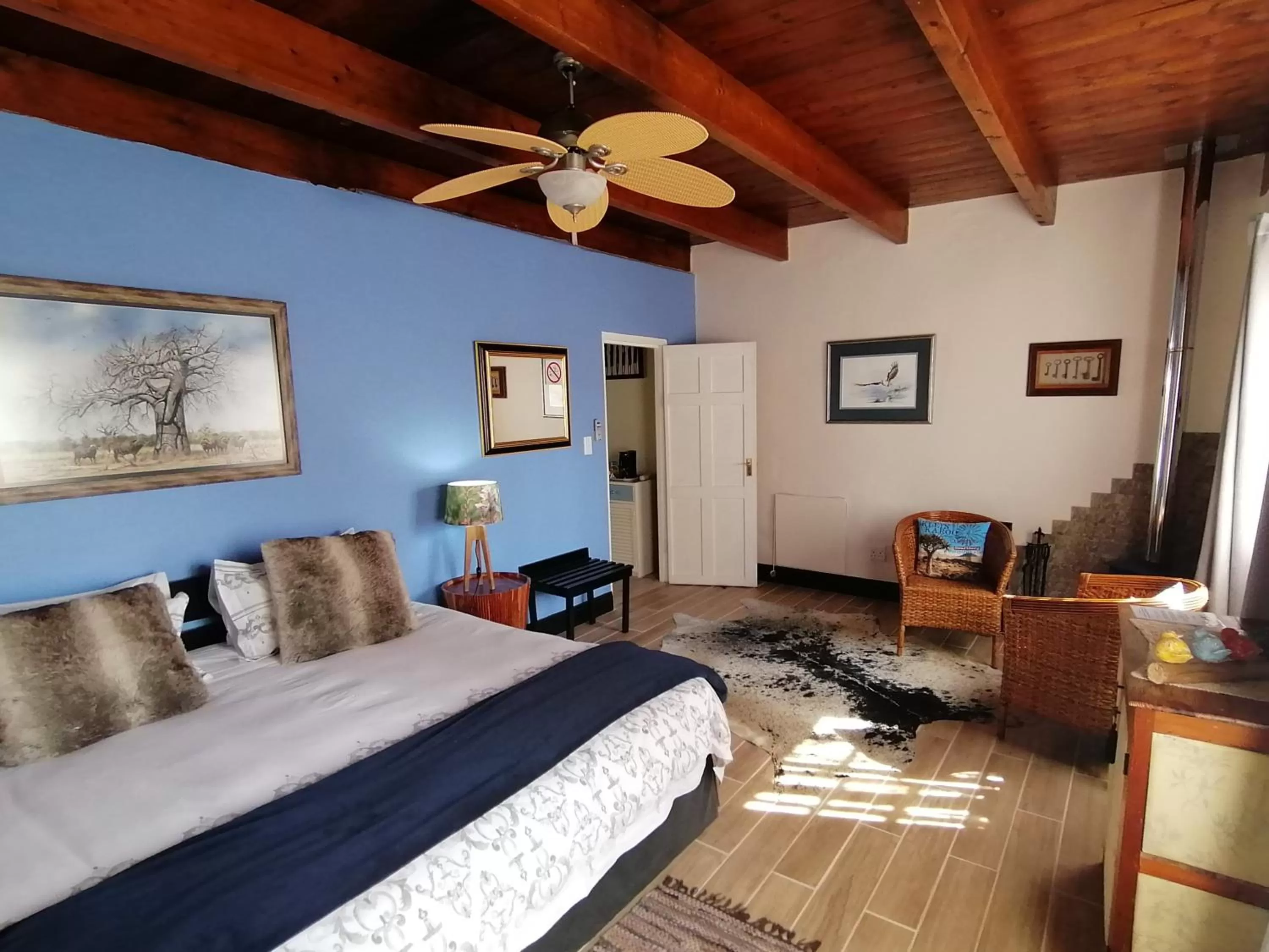 Photo of the whole room, Bed in Squirrels Corner