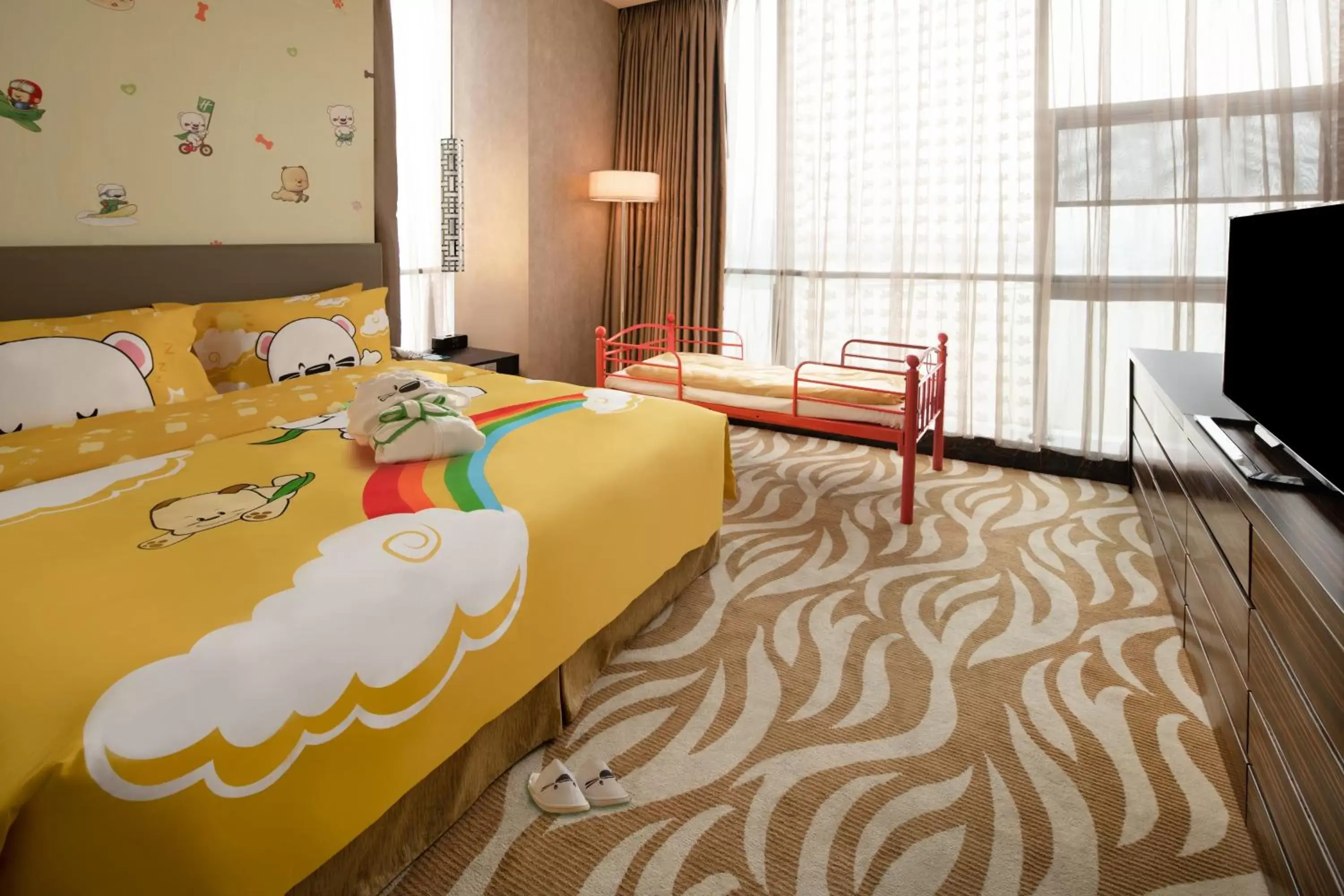 Photo of the whole room, Bed in Holiday Inn Nanchang Riverside, an IHG Hotel
