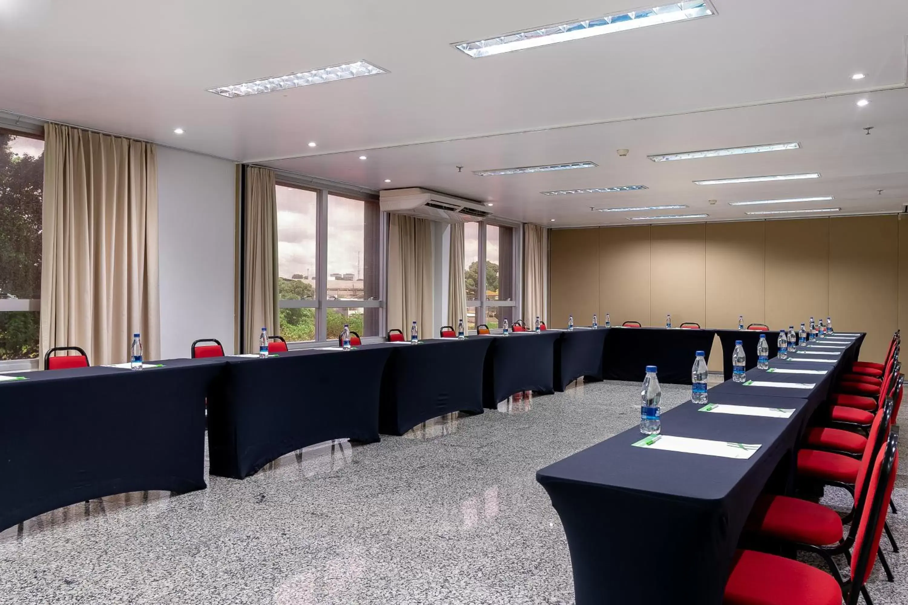 Meeting/conference room in Holiday Inn Manaus, an IHG Hotel