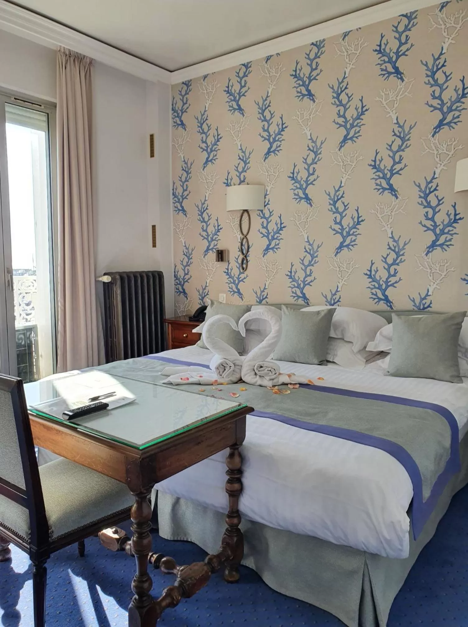 Bed in Hotel Splendid