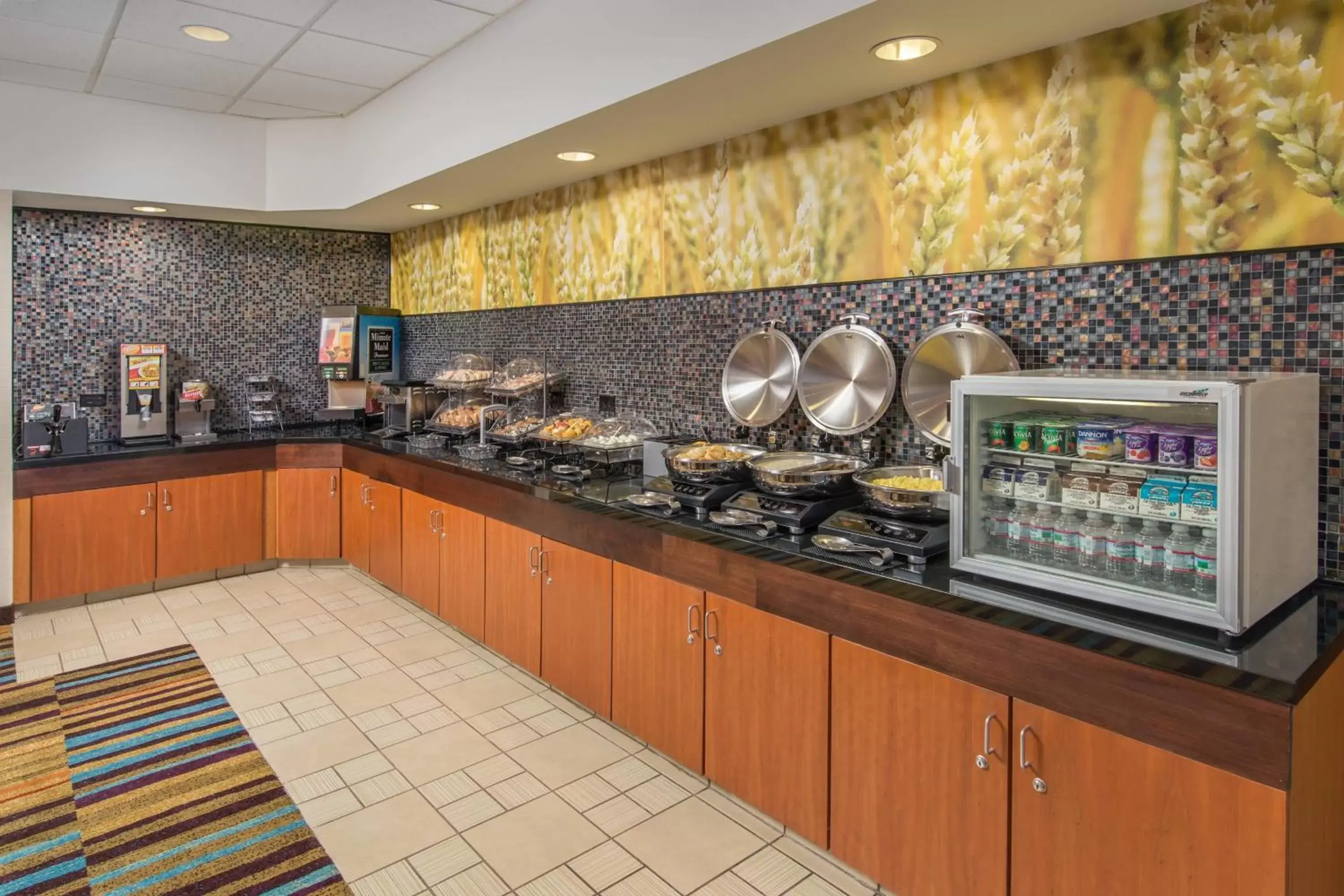 Breakfast in Fairfield Inn and Suites Cleveland
