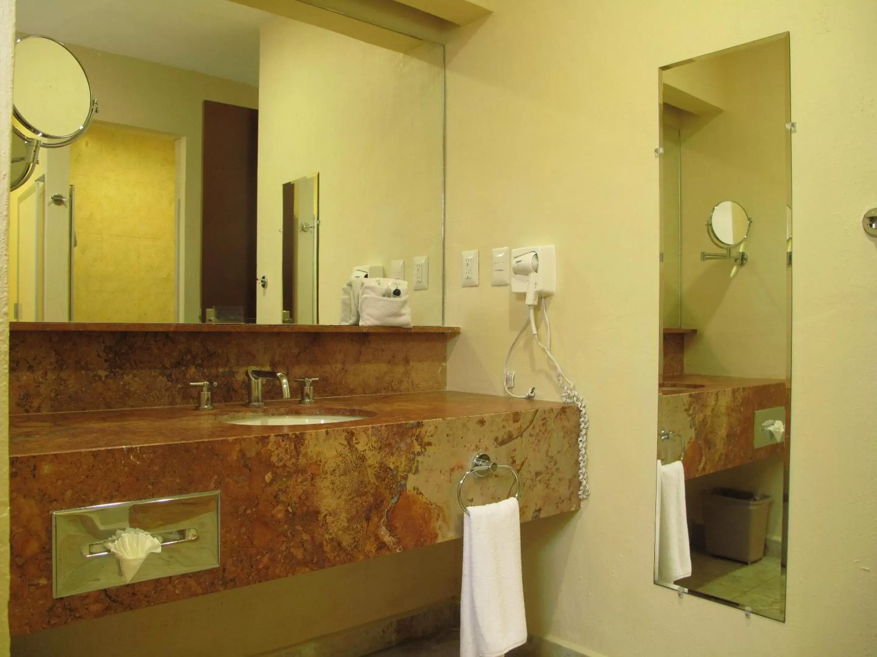 Bathroom in Palmareca Inn-Suites-Studio