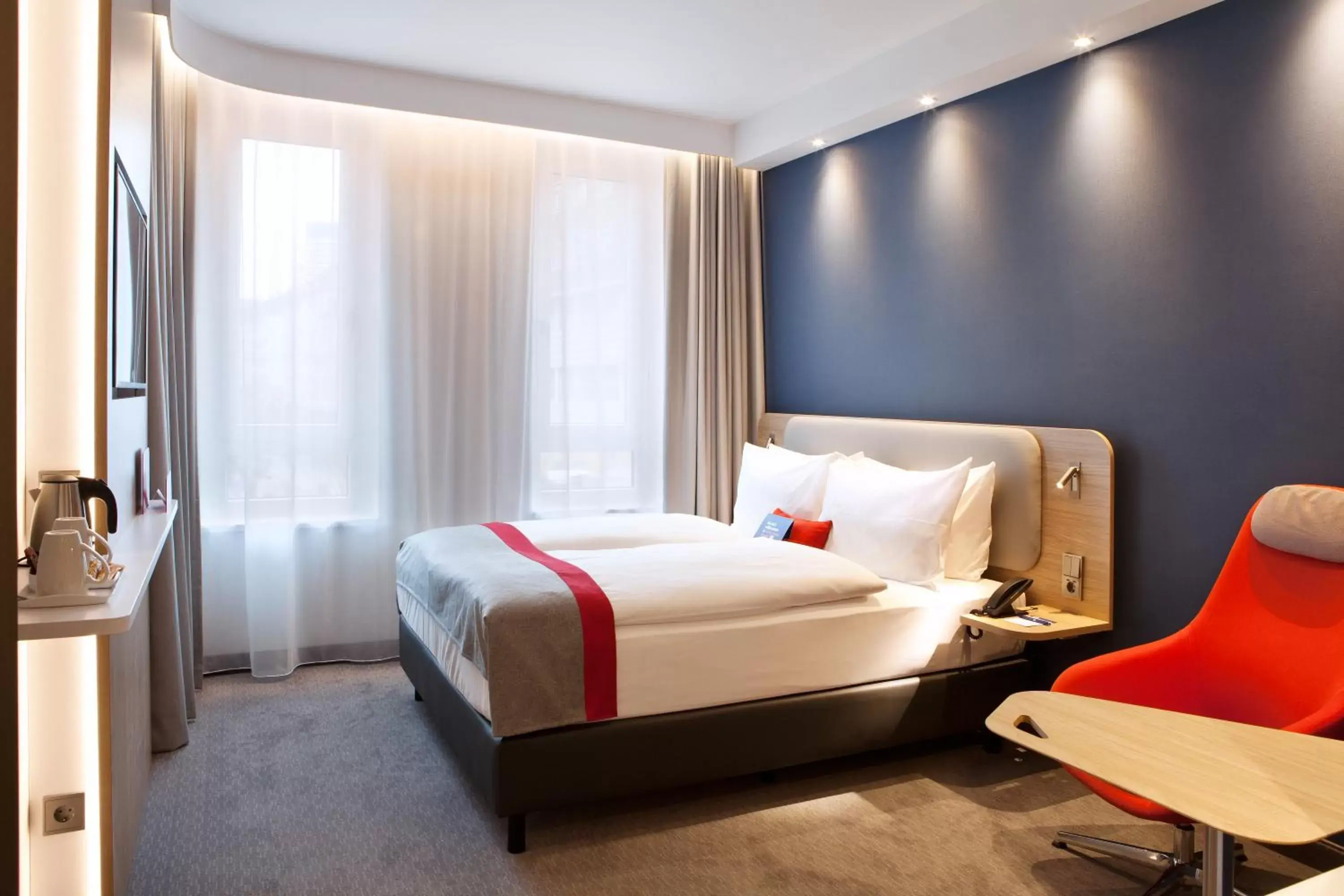 Bed in Holiday Inn Express - Darmstadt, an IHG Hotel