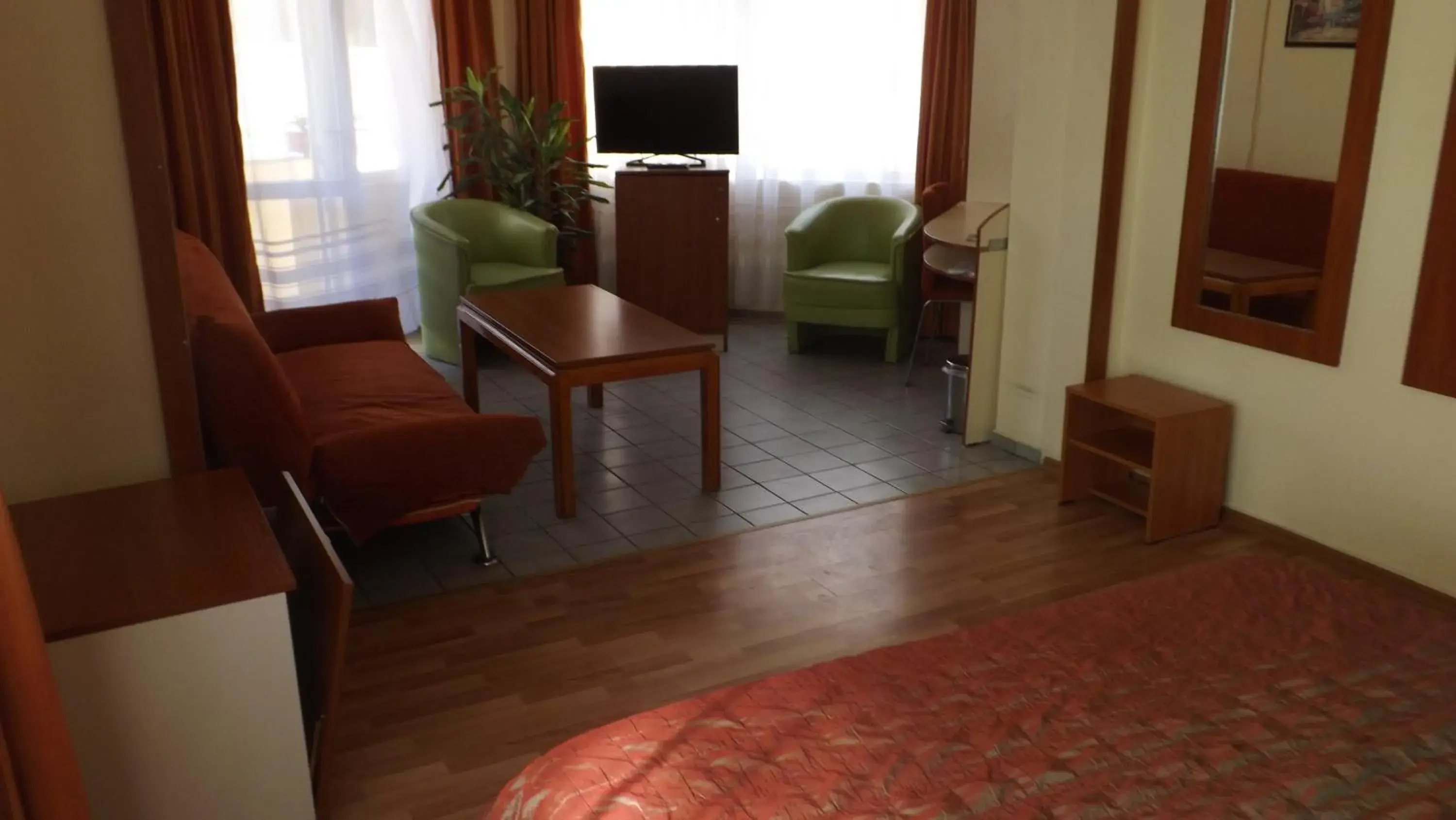 Living room, TV/Entertainment Center in Hotel Palitra