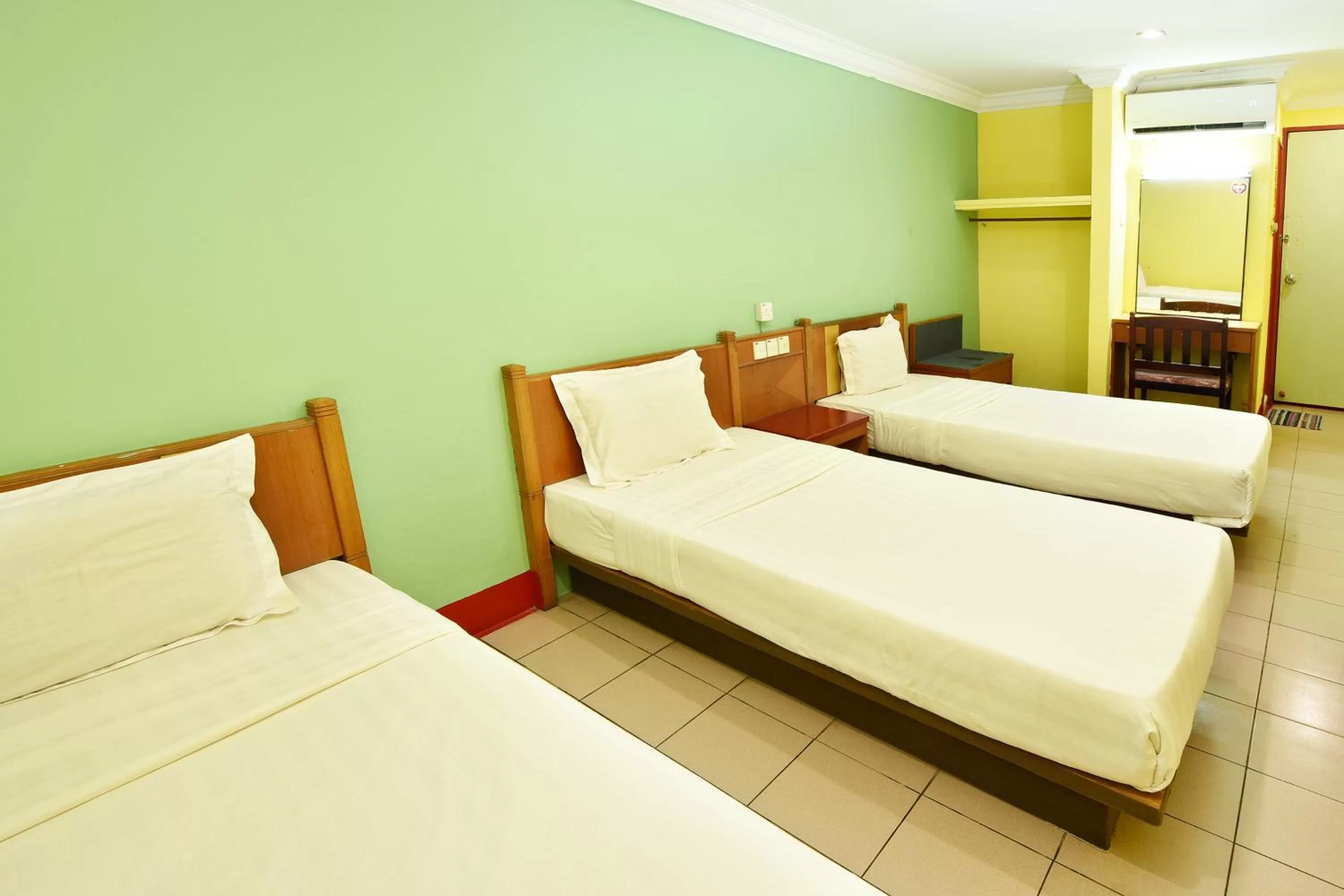 Bed in Mandarin Inn by Glex