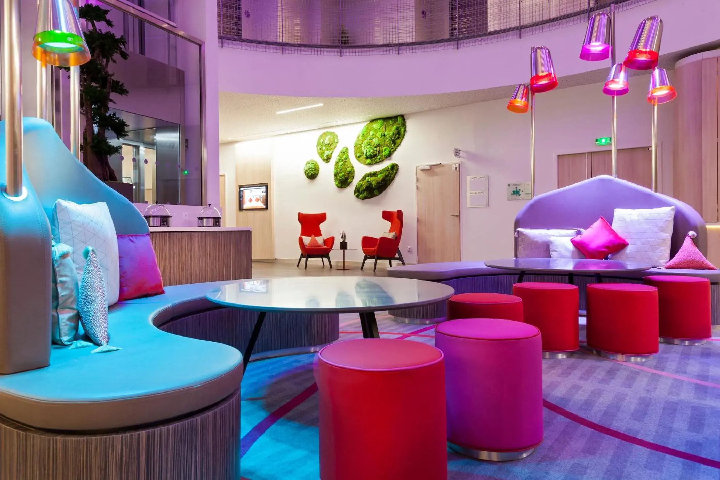 Lobby or reception in Mercure Toulouse Sud