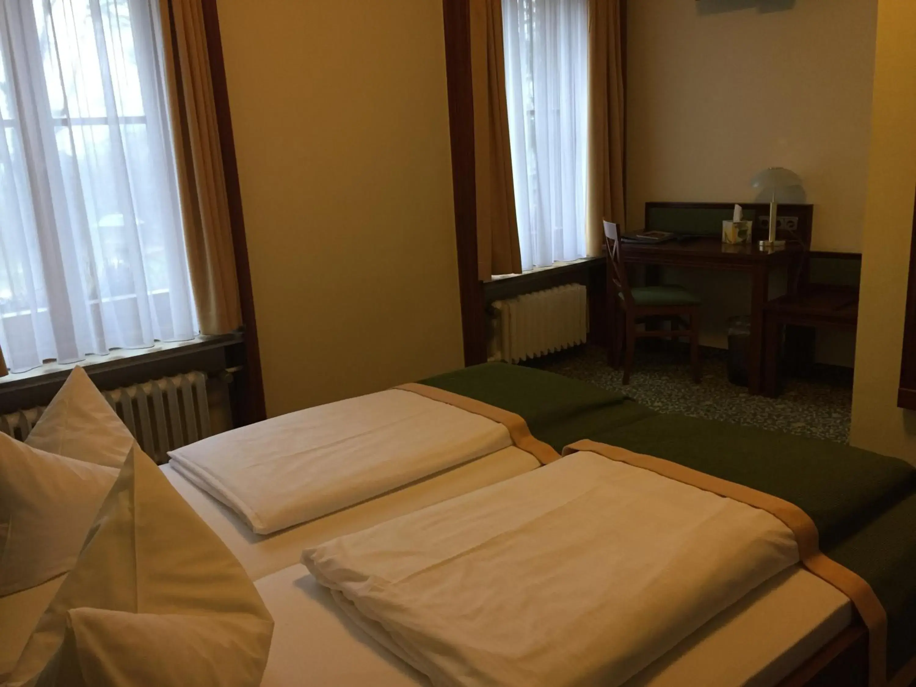 Bed in Parkhotel Zirndorf