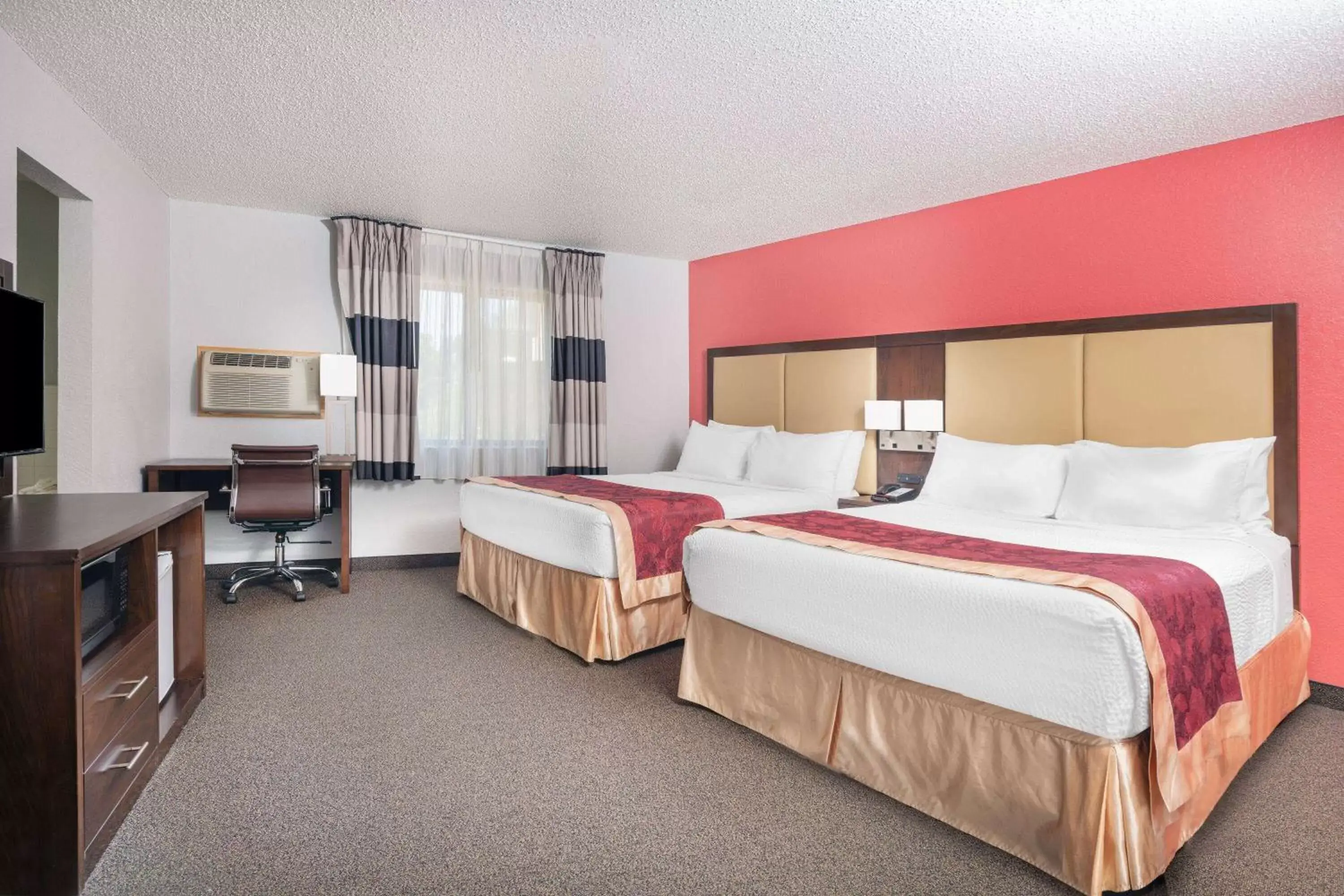 Bed in Ramada by Wyndham Keystone Near Mt Rushmore