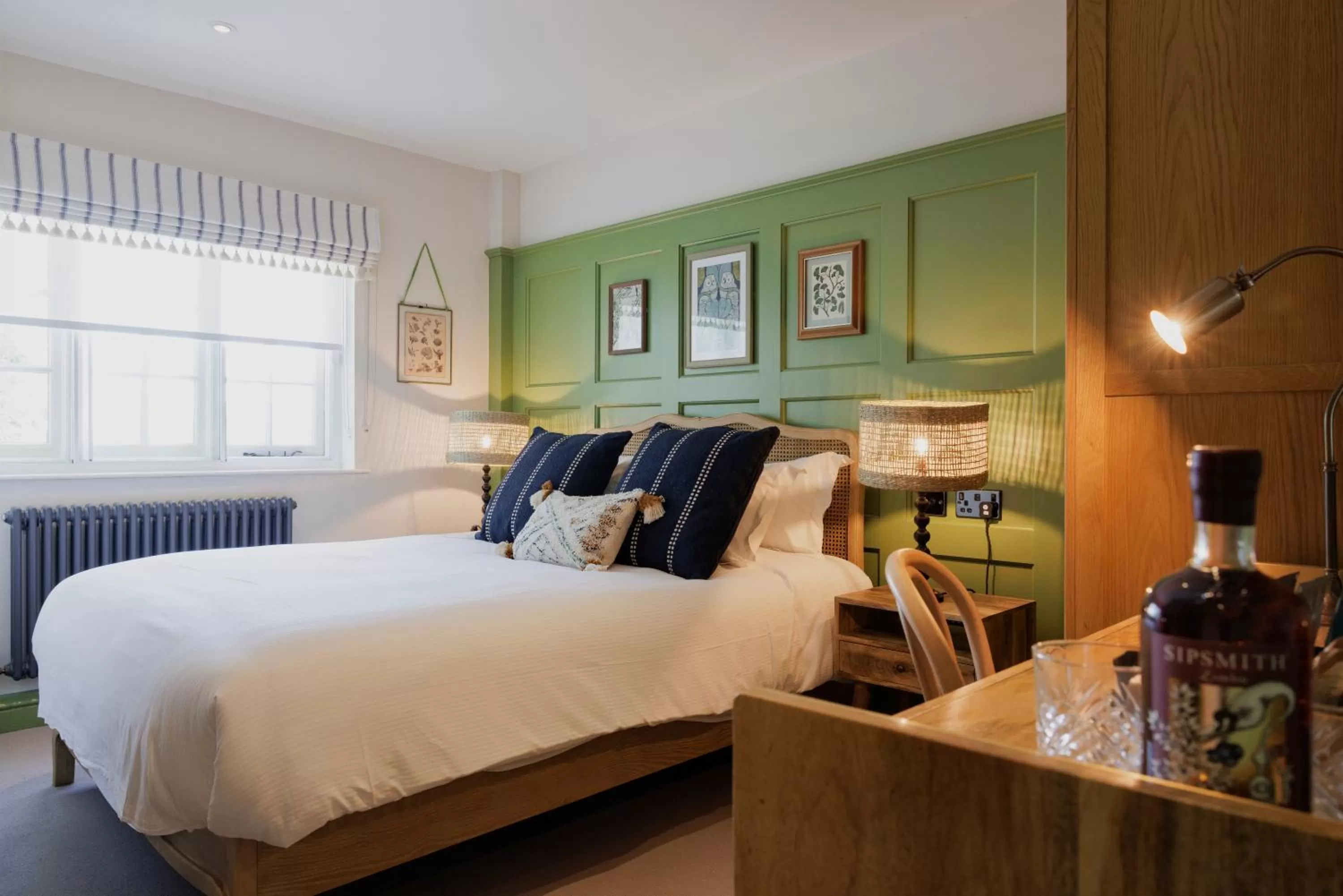 Photo of the whole room, Bed in The George & Dragon