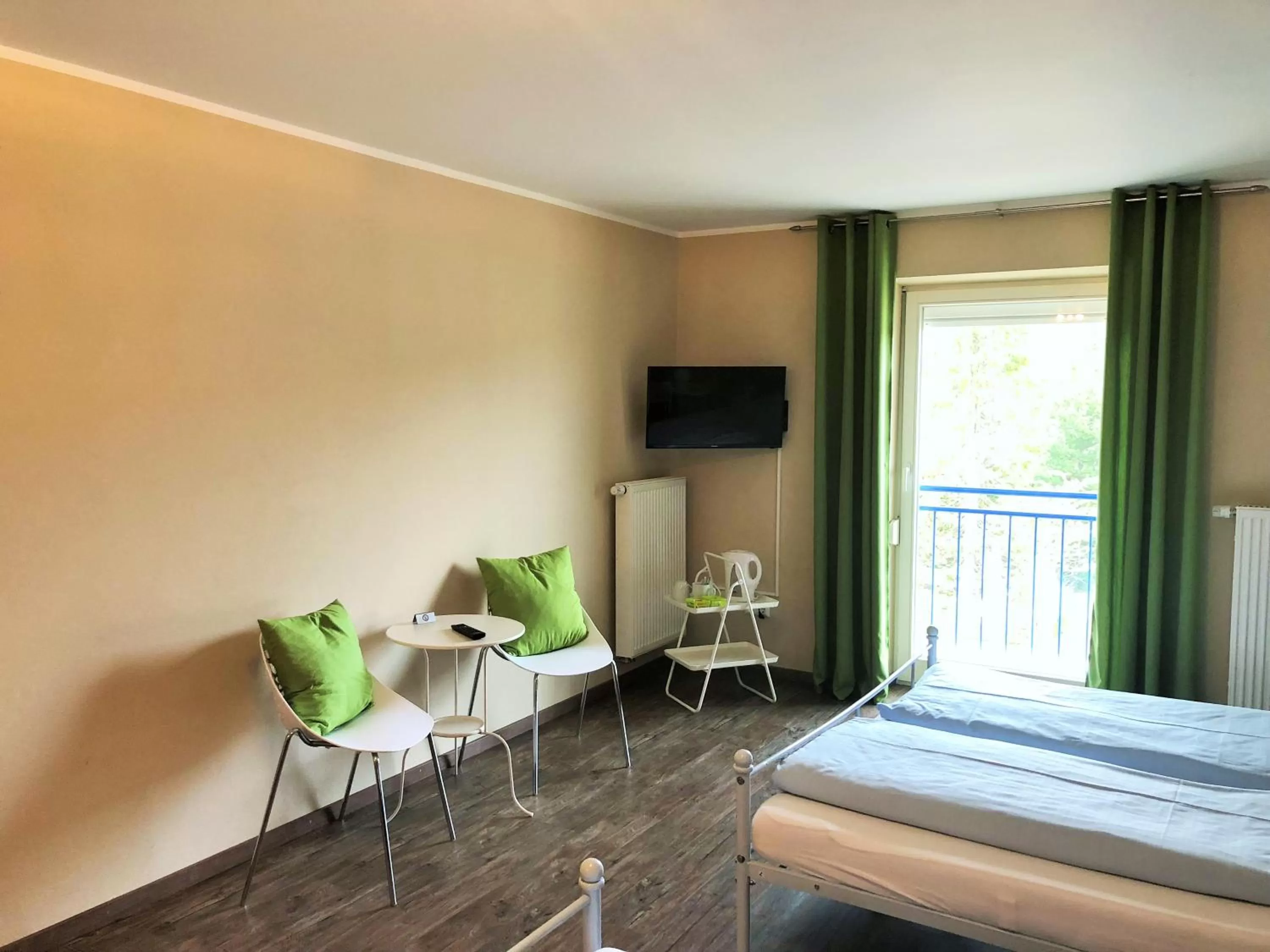 Photo of the whole room, Bed in Motel Füssen im Allgäu