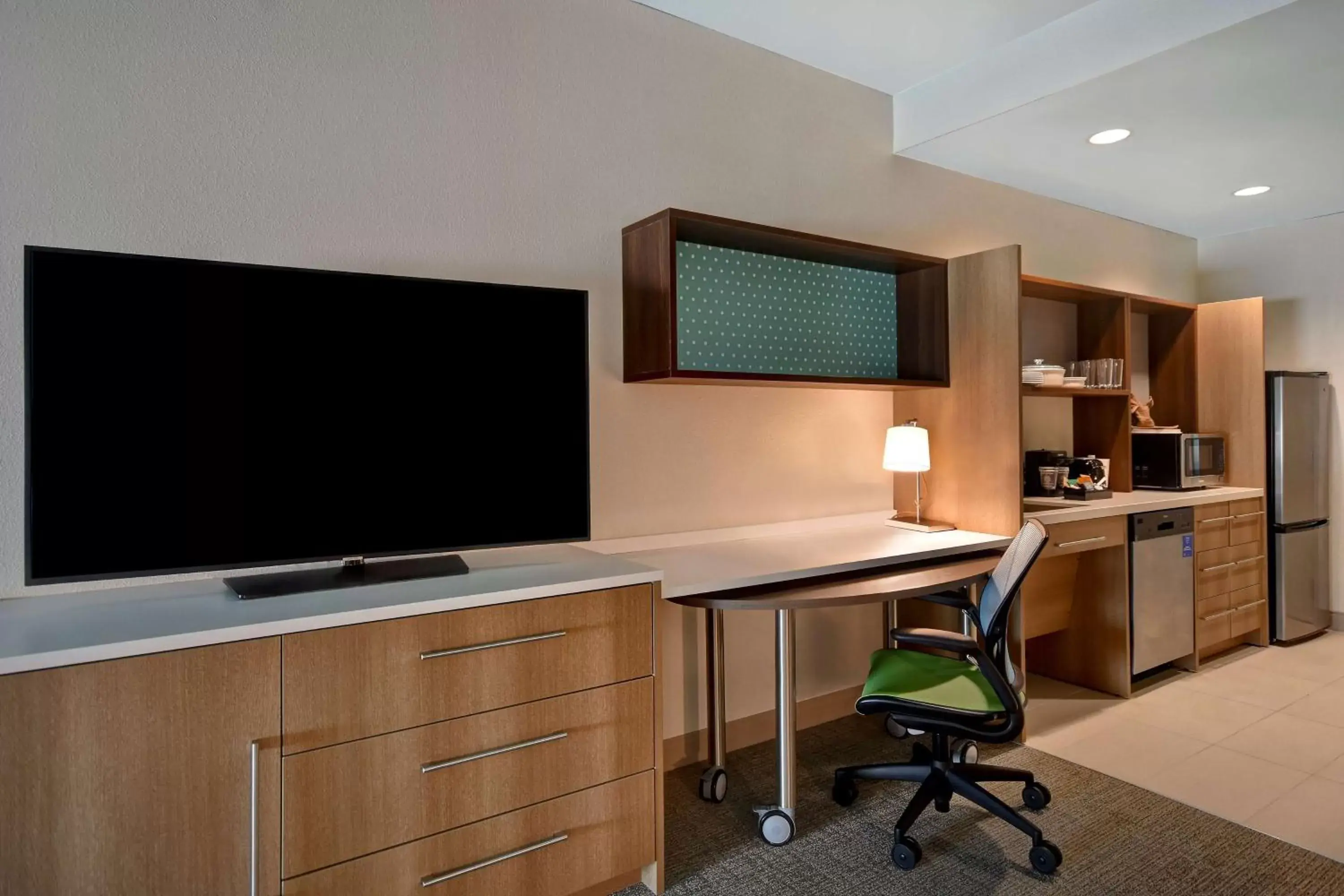 Bedroom, TV/Entertainment Center in Home2 Suites By Hilton Odessa