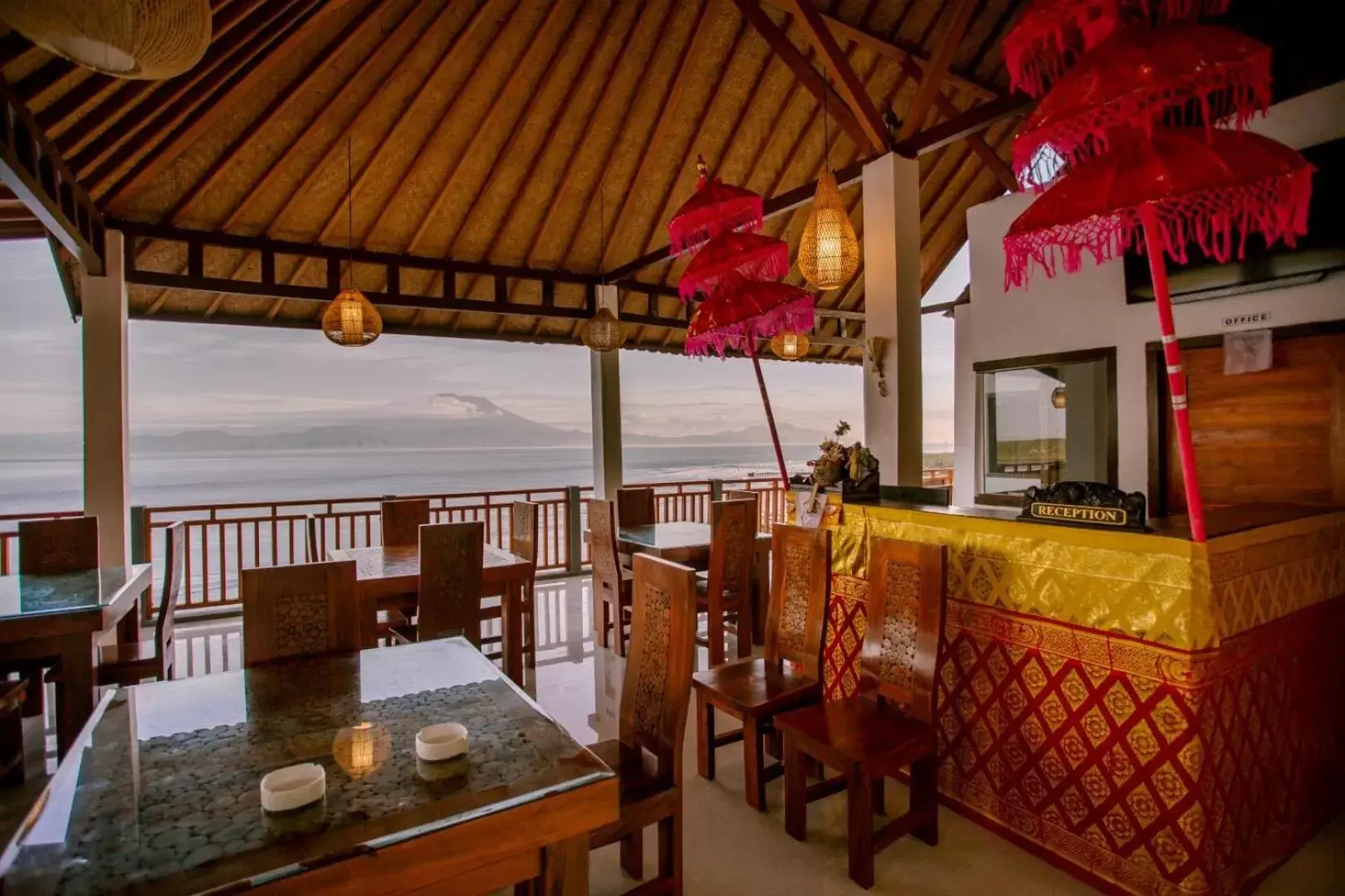 Restaurant/Places to Eat in Samuh Sunset Hotel