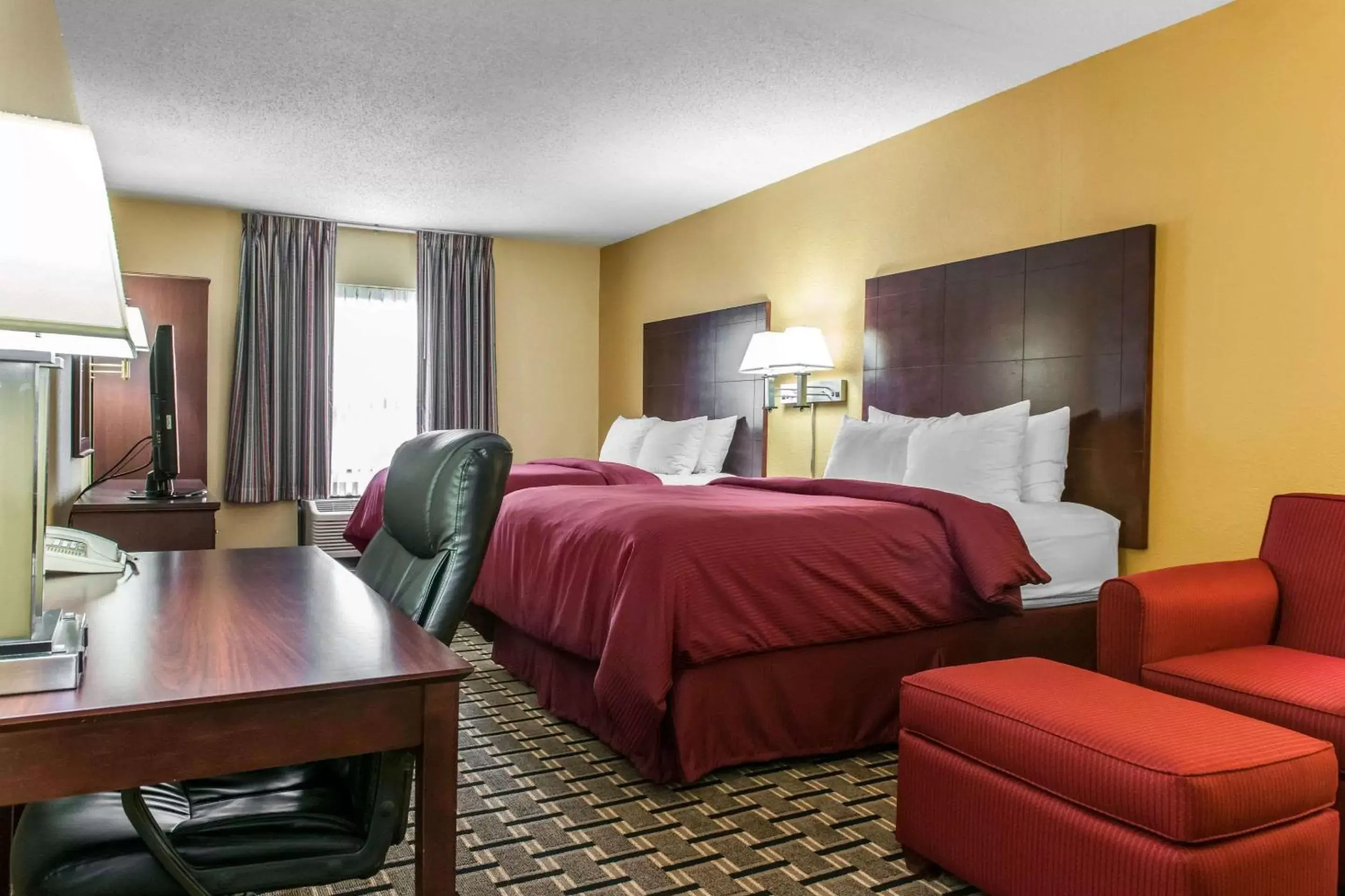 Photo of the whole room in Clarion Inn & Suites Northwest