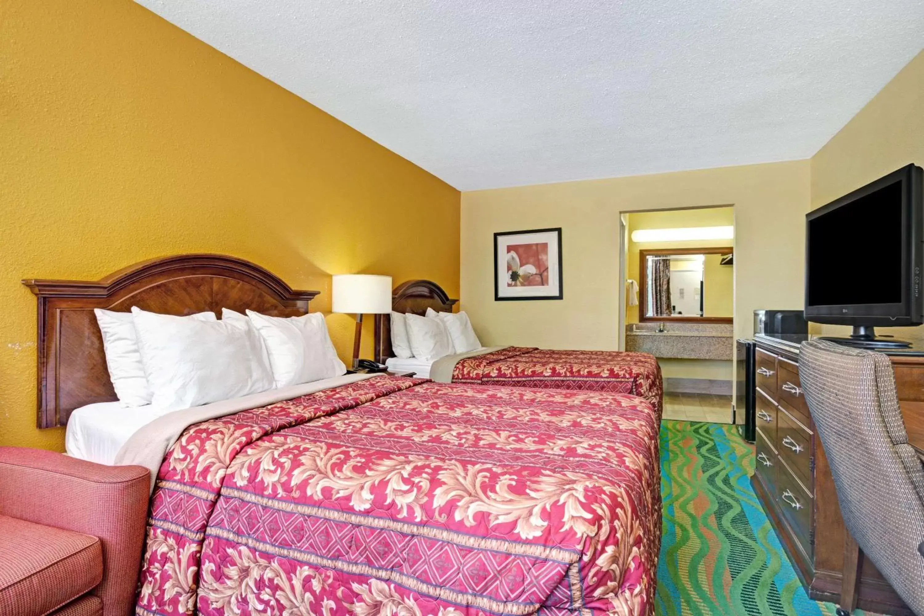 Photo of the whole room, Bed in Days Inn by Wyndham Norfolk Military Circle