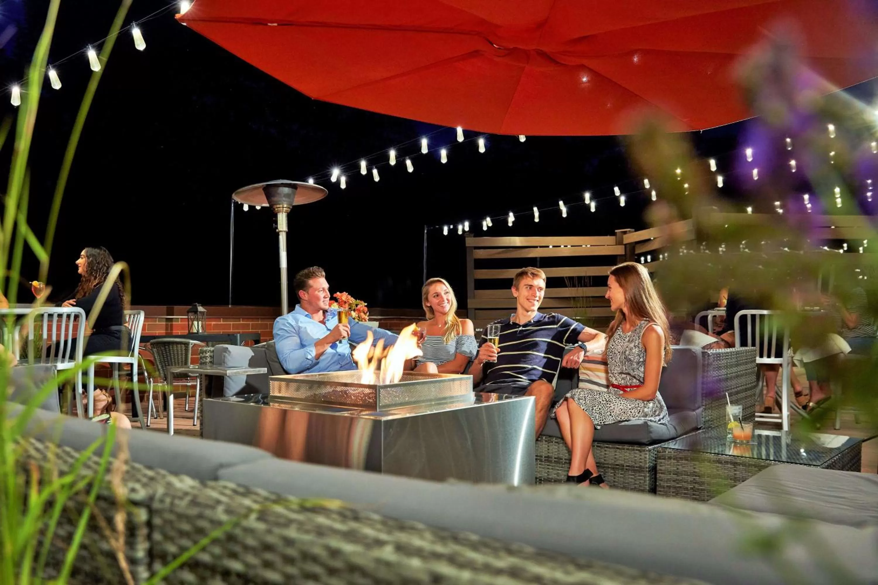 Lounge or bar in Hilton Short Hills