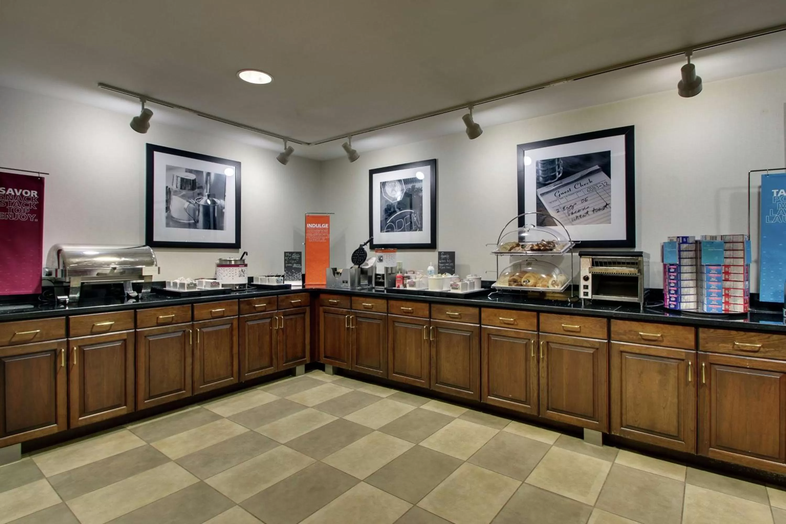 Dining area in Hampton Inn DuBois