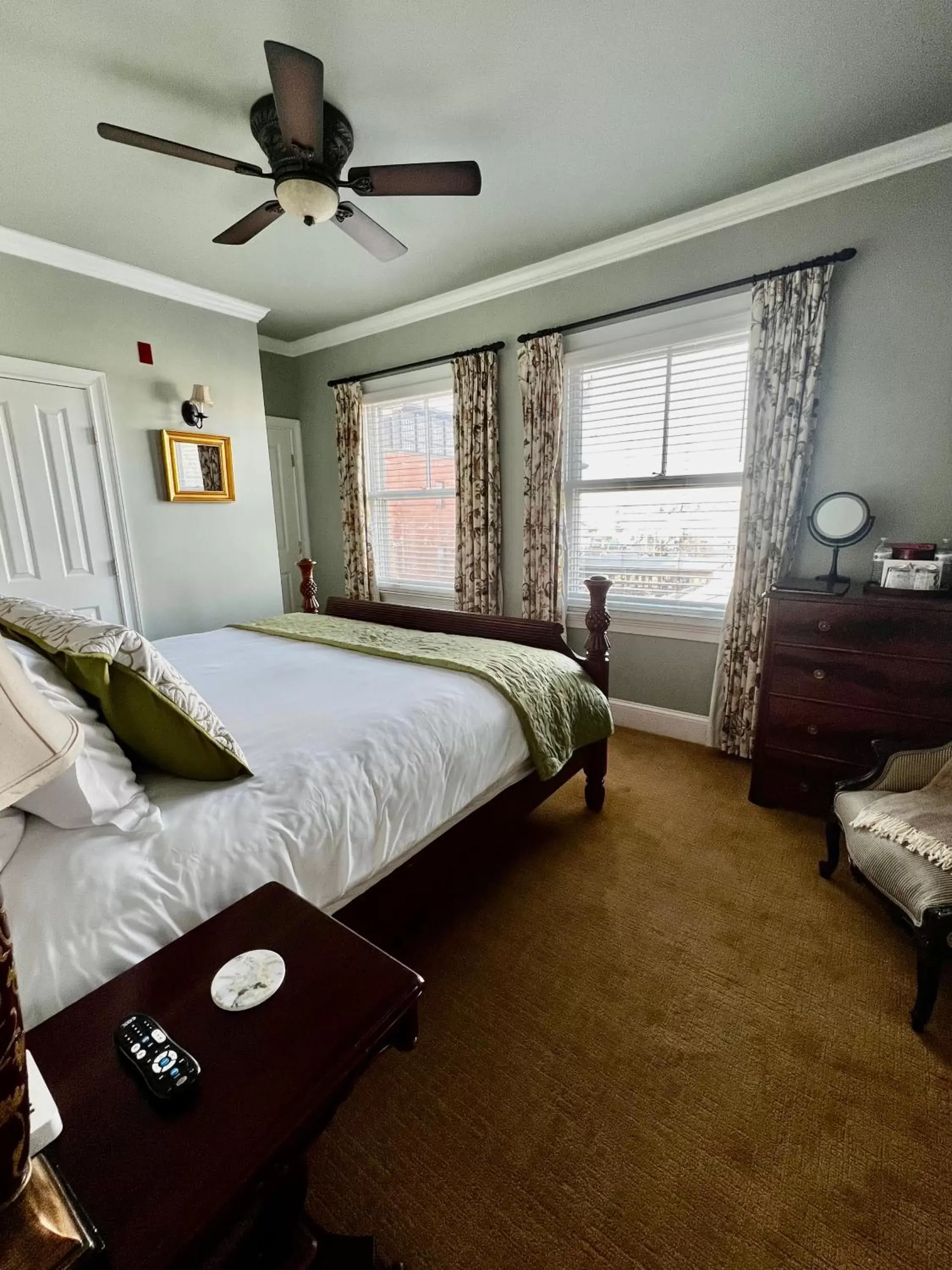 Bedroom, Bed in Almondy Inn Bed & Breakfast