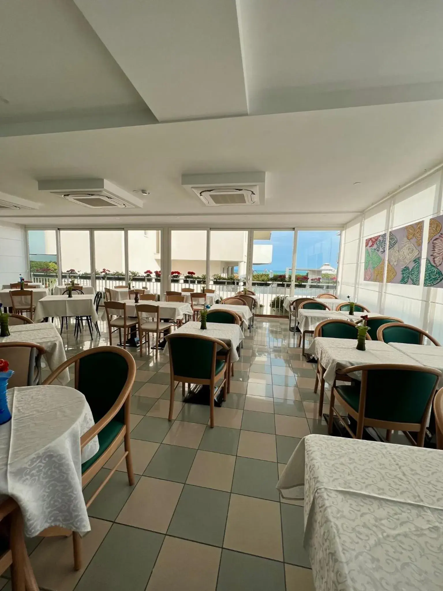 Restaurant/Places to Eat in Hotel Terramare