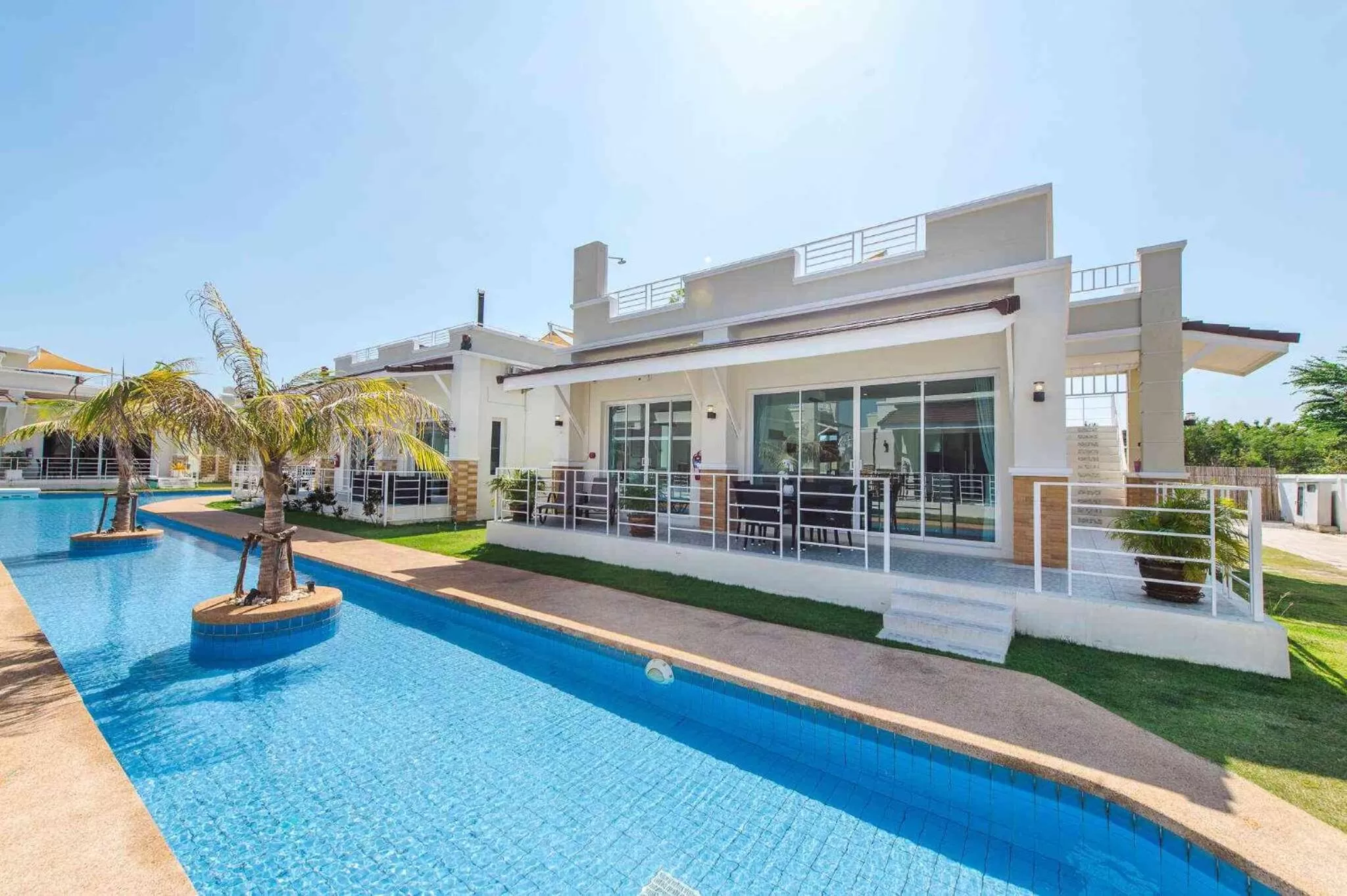 Property building in Oriental Beach Pearl Resort