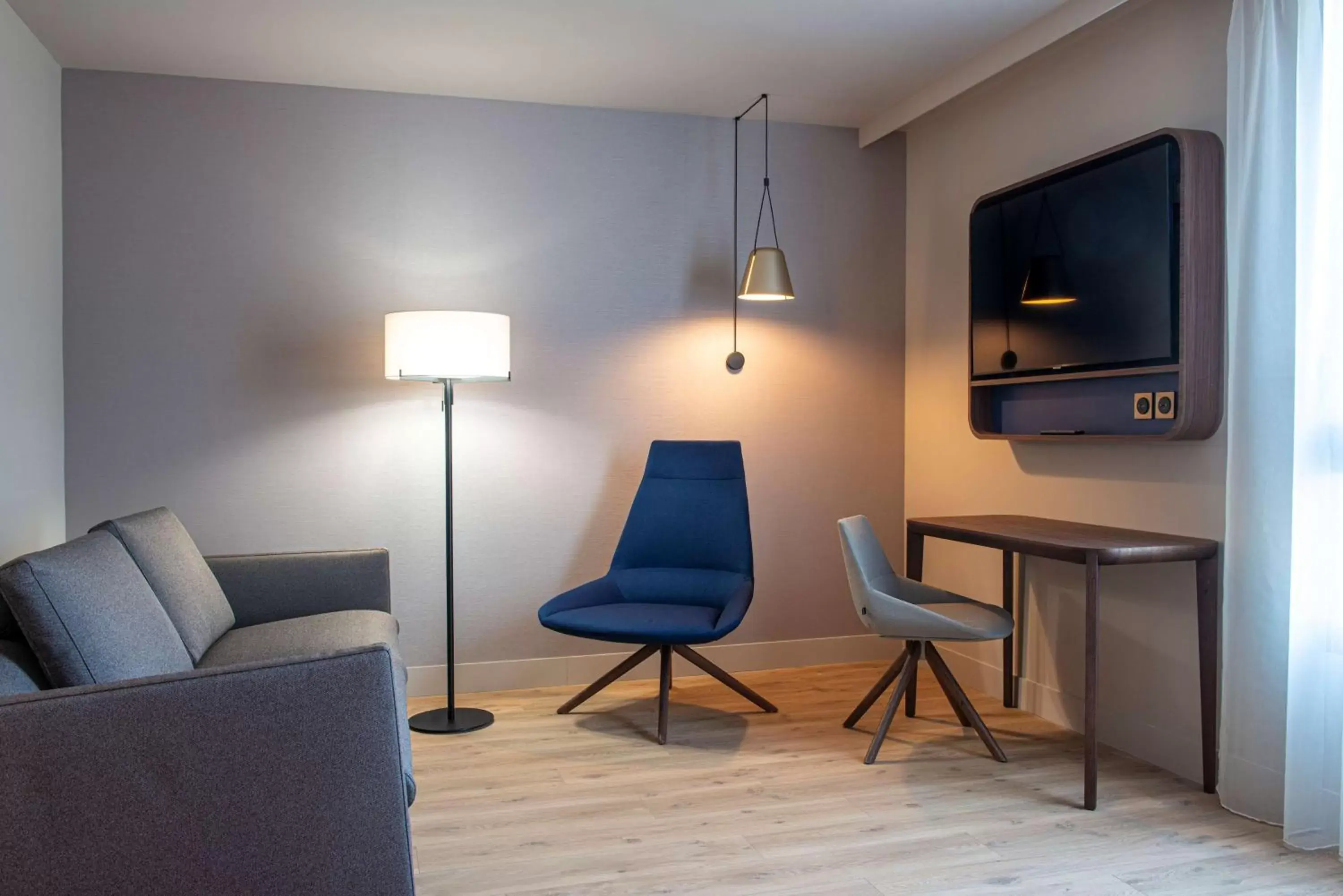 TV and multimedia, Seating Area in Radisson Blu Hotel, Rouen Centre