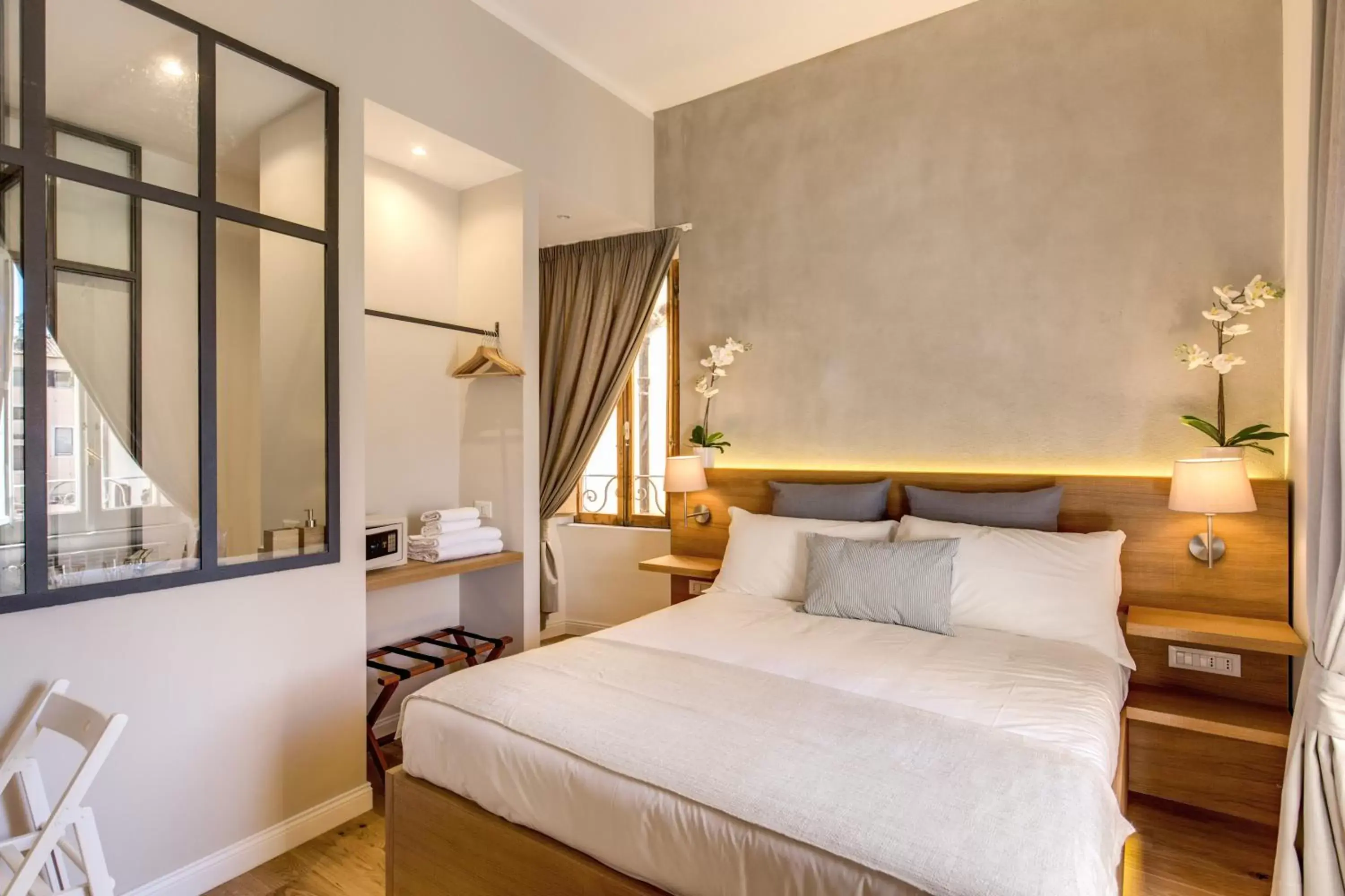 Bedroom, Bed in The Spanish Suite Campo de' Fiori