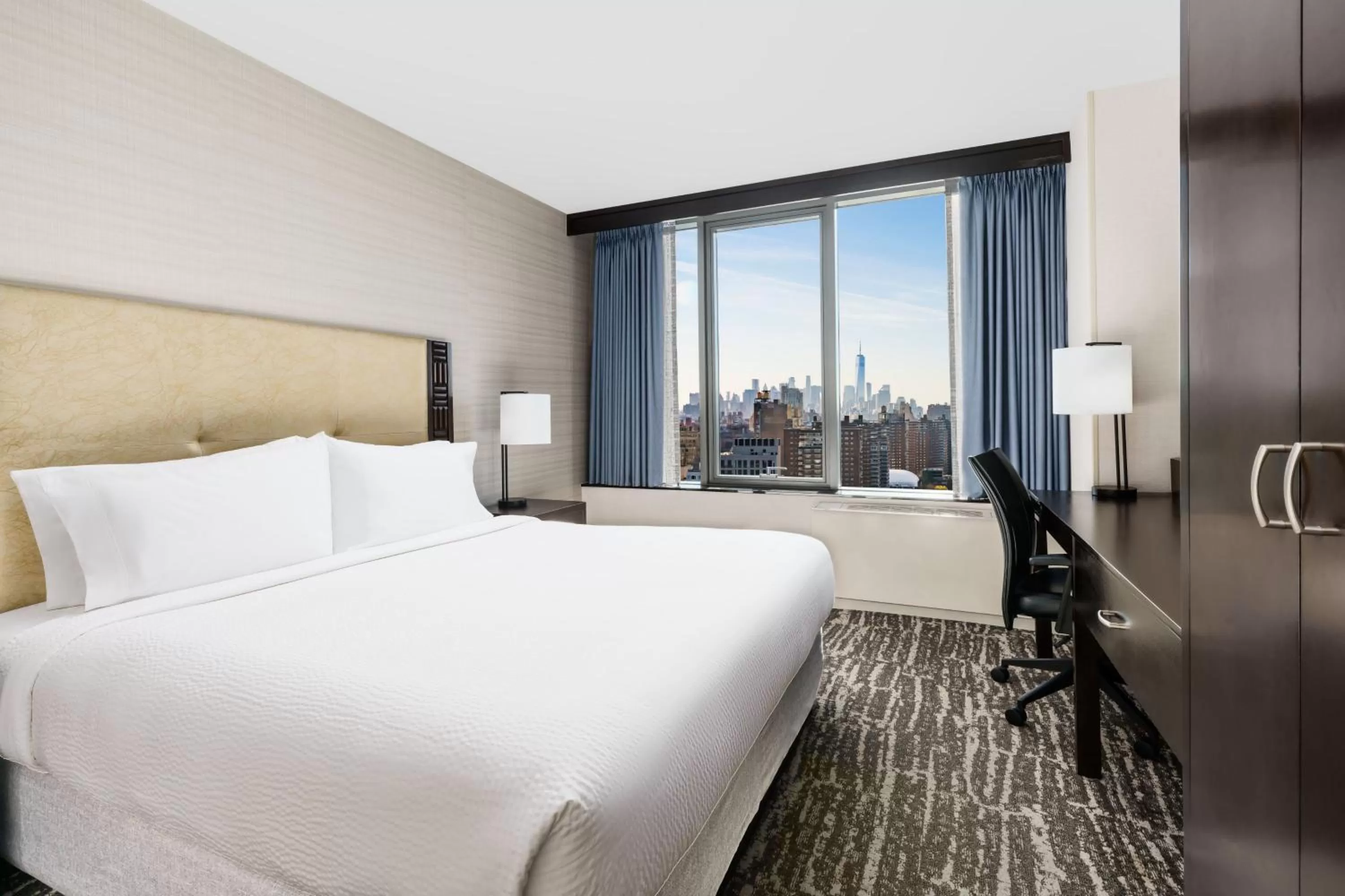 Photo of the whole room, Bed in Fairfield Inn & Suites by Marriott New York Midtown Manhattan/Penn Station