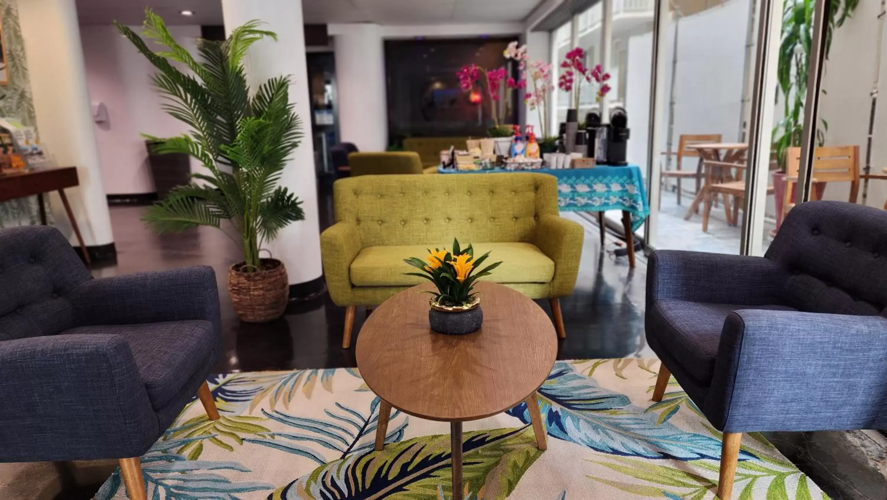 Coffee/tea facilities, Lobby/Reception in Stay Hotel Waikiki