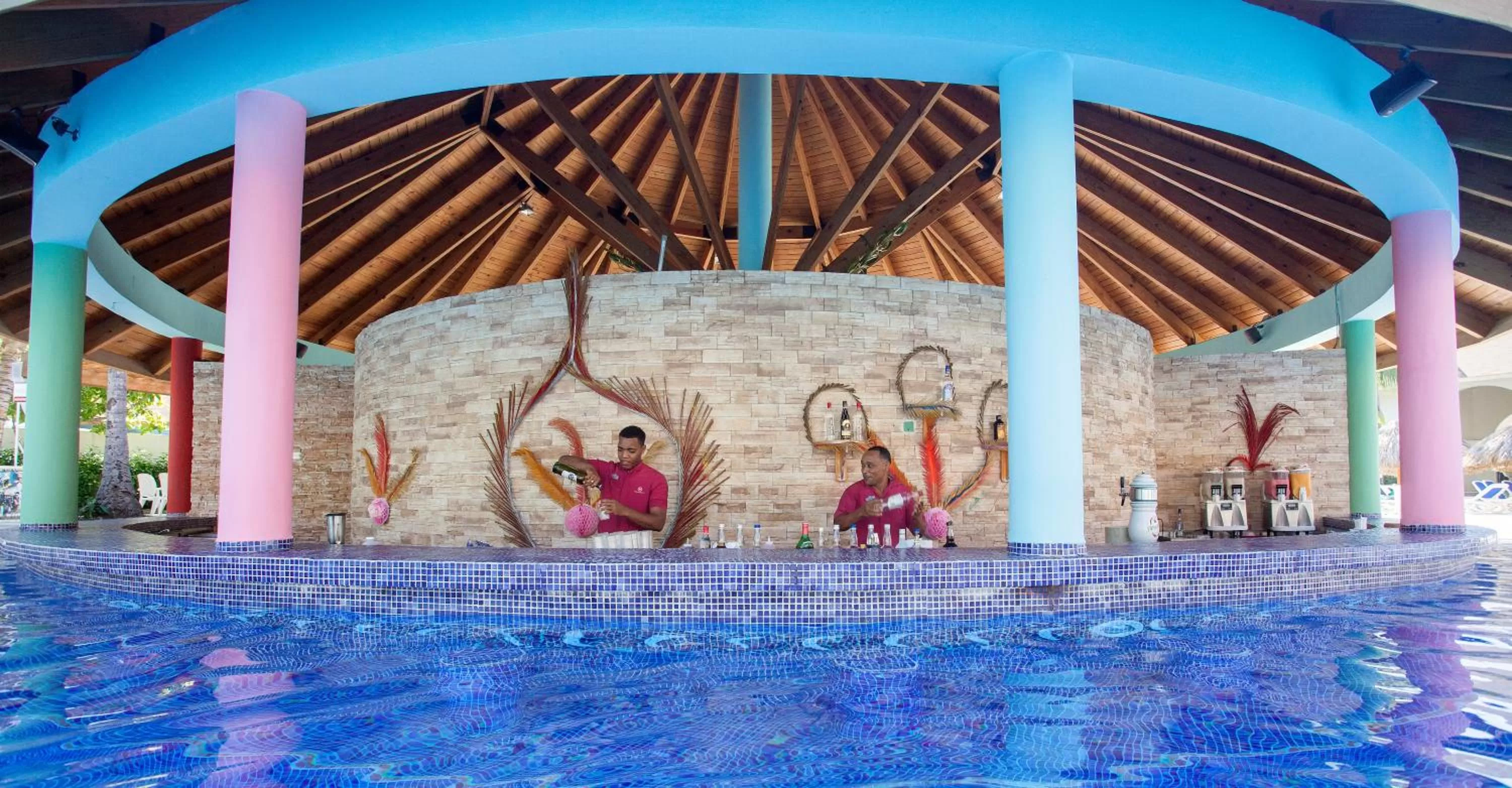 Swimming pool in Majestic Elegance Punta Cana - All Inclusive