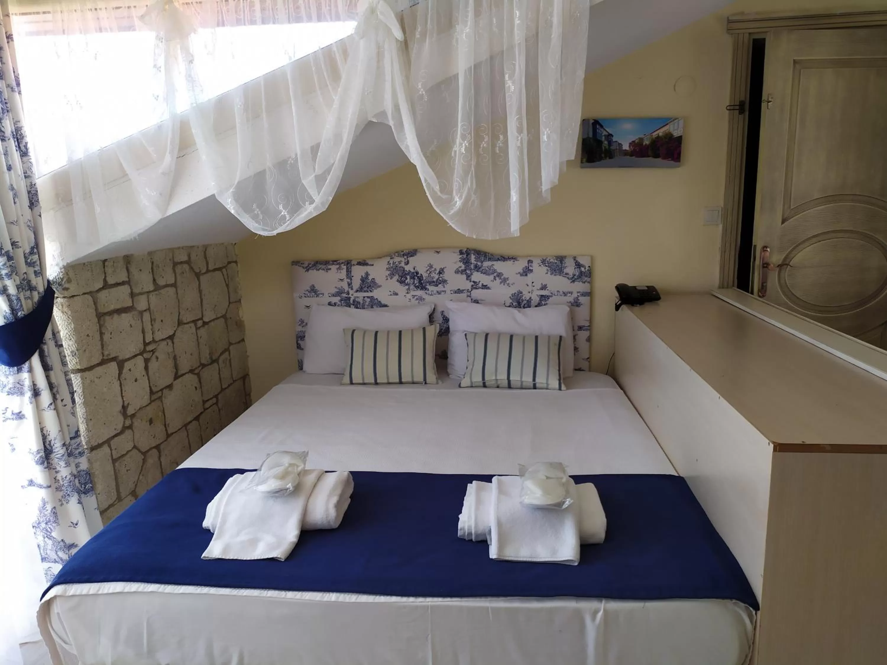 Bed in Dolina Hotel